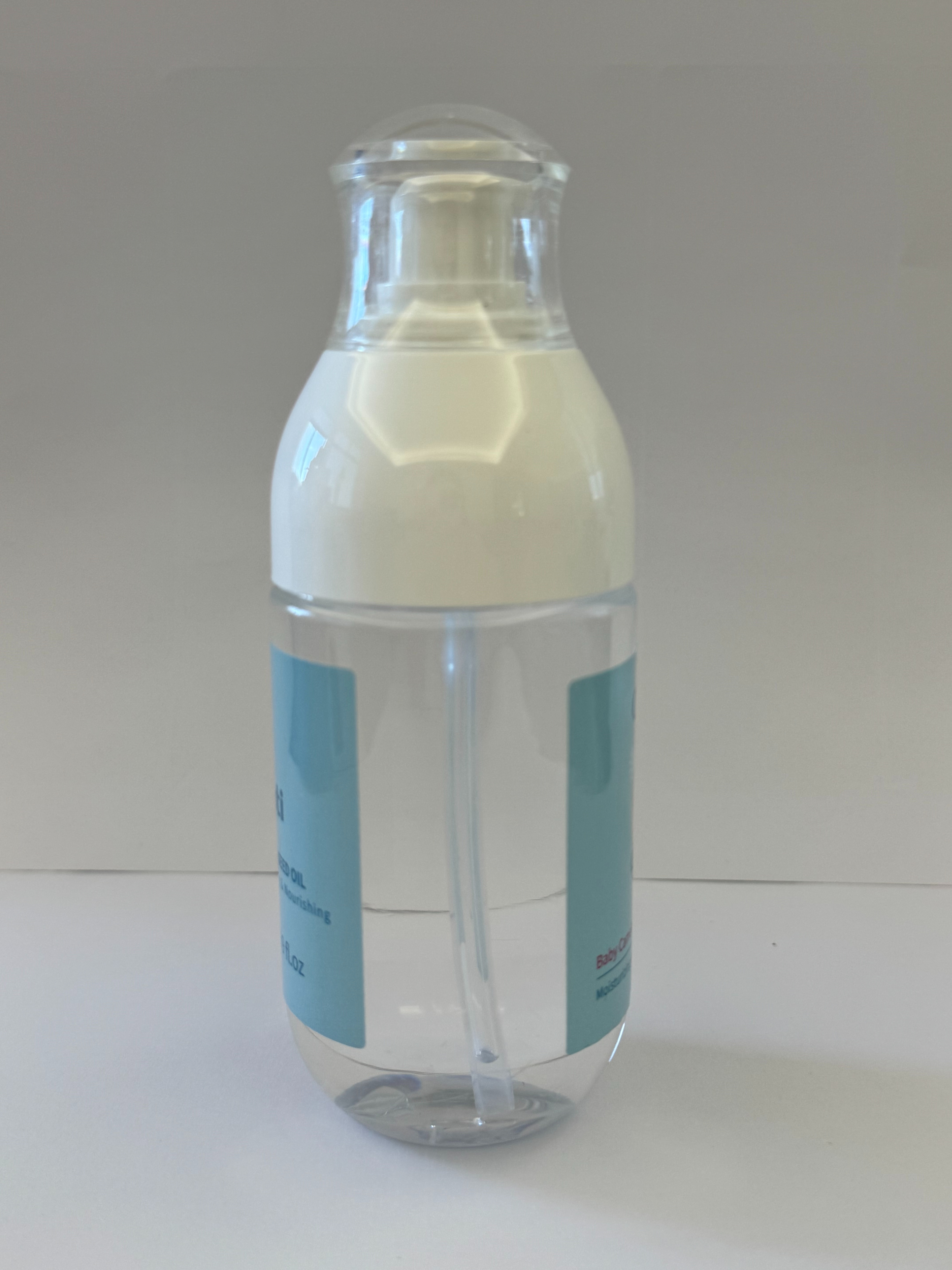 Baby moisturizing oil bottle children 's care and skin care products moisturizing and nourishing gentle care for baby' s skin coati moisturizing oil 115ml touch oil Application Scenario