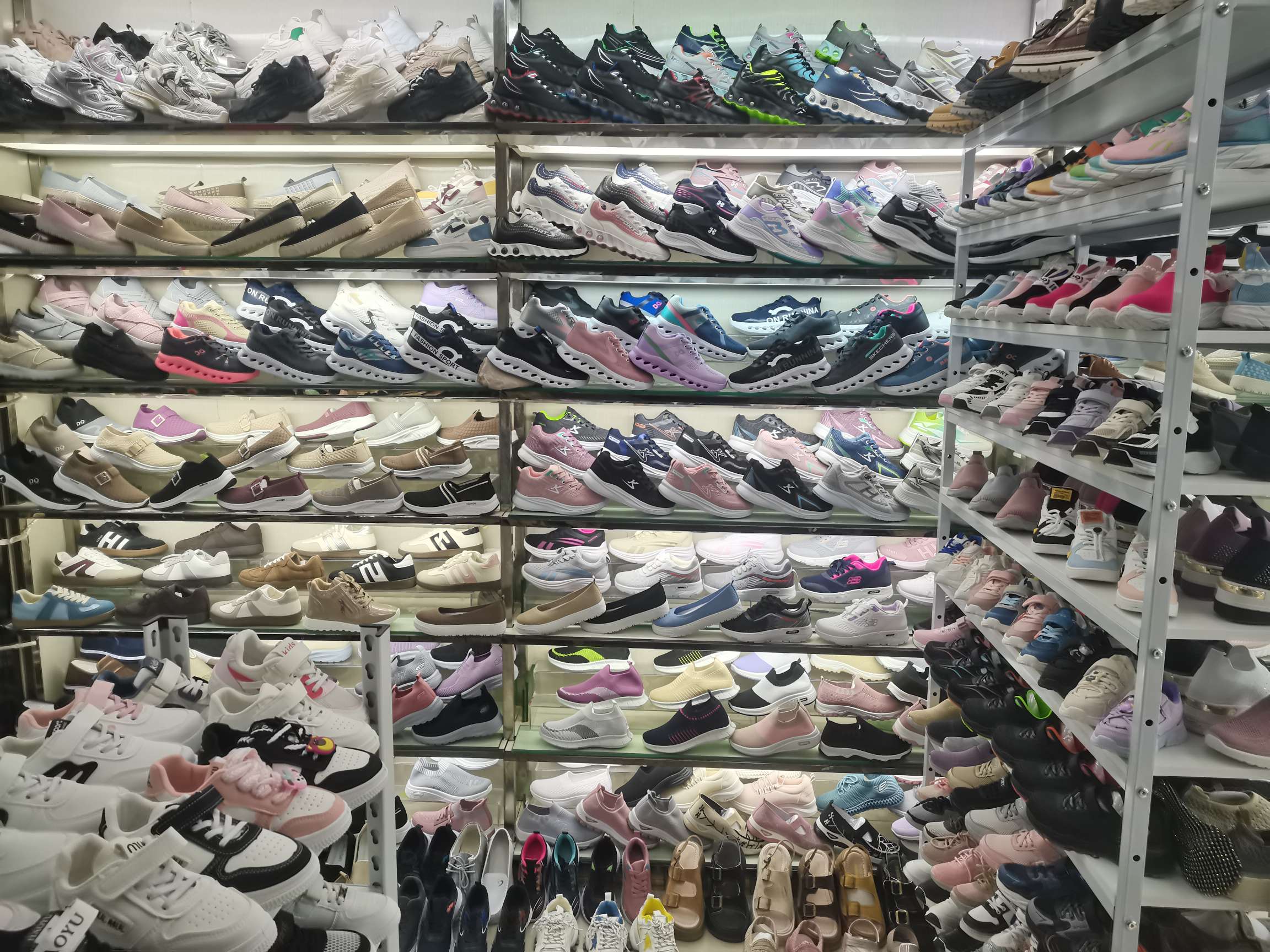 The store at 6153115 describe pic - 6