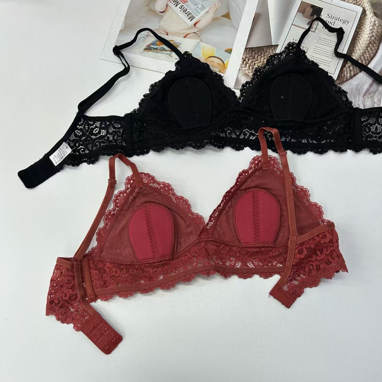 014# French trade export triangular cup, thin embroidered large chest, looking small and sexy, lace without steel ring, rabbit ear anti-protrusion point bra, women's vest bra, women QNI Specification drawing