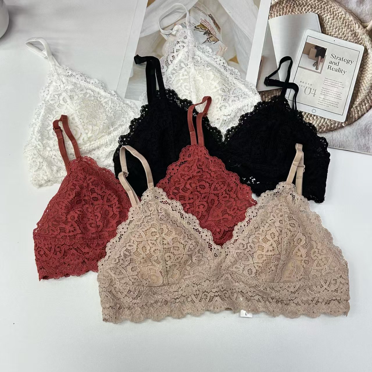 014# French trade export triangular cup, thin embroidered large chest, looking small and sexy, lace without steel ring, rabbit ear anti-protrusion point bra, women's vest bra, women QNI Item Picture