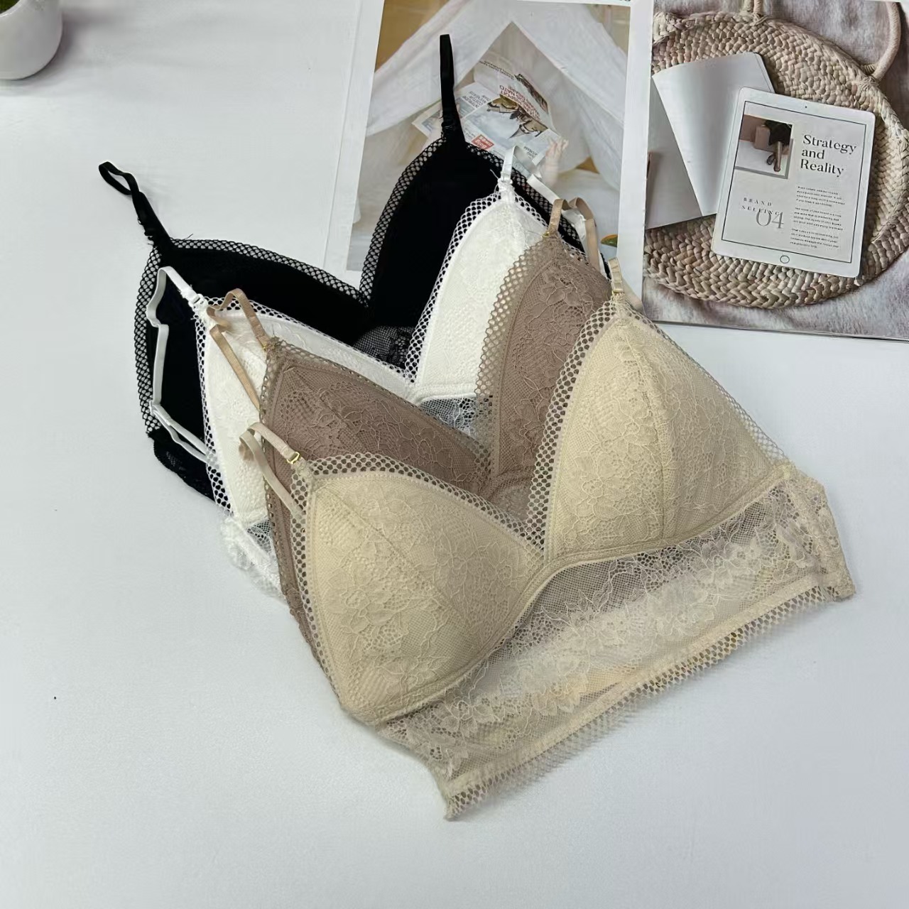 013# Invisible Large chest backless beauty Bra Women U-shaped Summer new style halter low-cut dress Special halter dress bra Women's vest Export to the Middle East and Africa QNI Item Picture