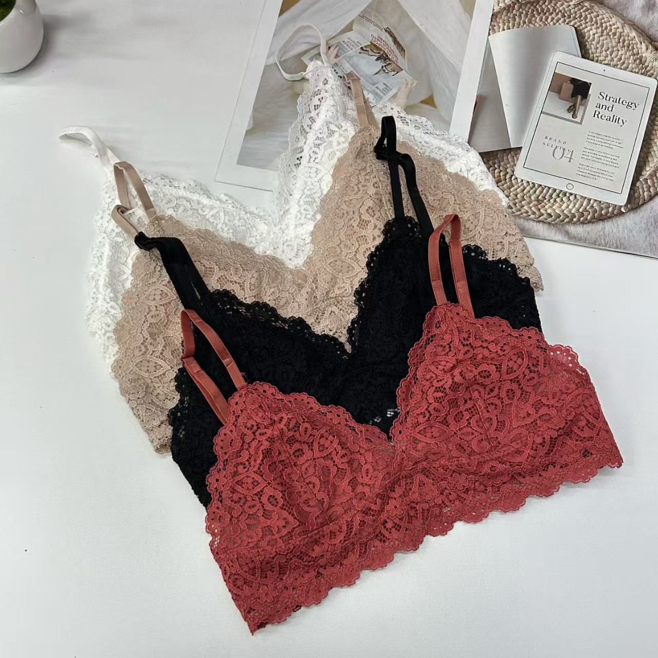 014# French trade export triangular cup, thin embroidered large chest, looking small and sexy, lace without steel ring, rabbit ear anti-protrusion point bra, women's vest bra, women QNI full figure
