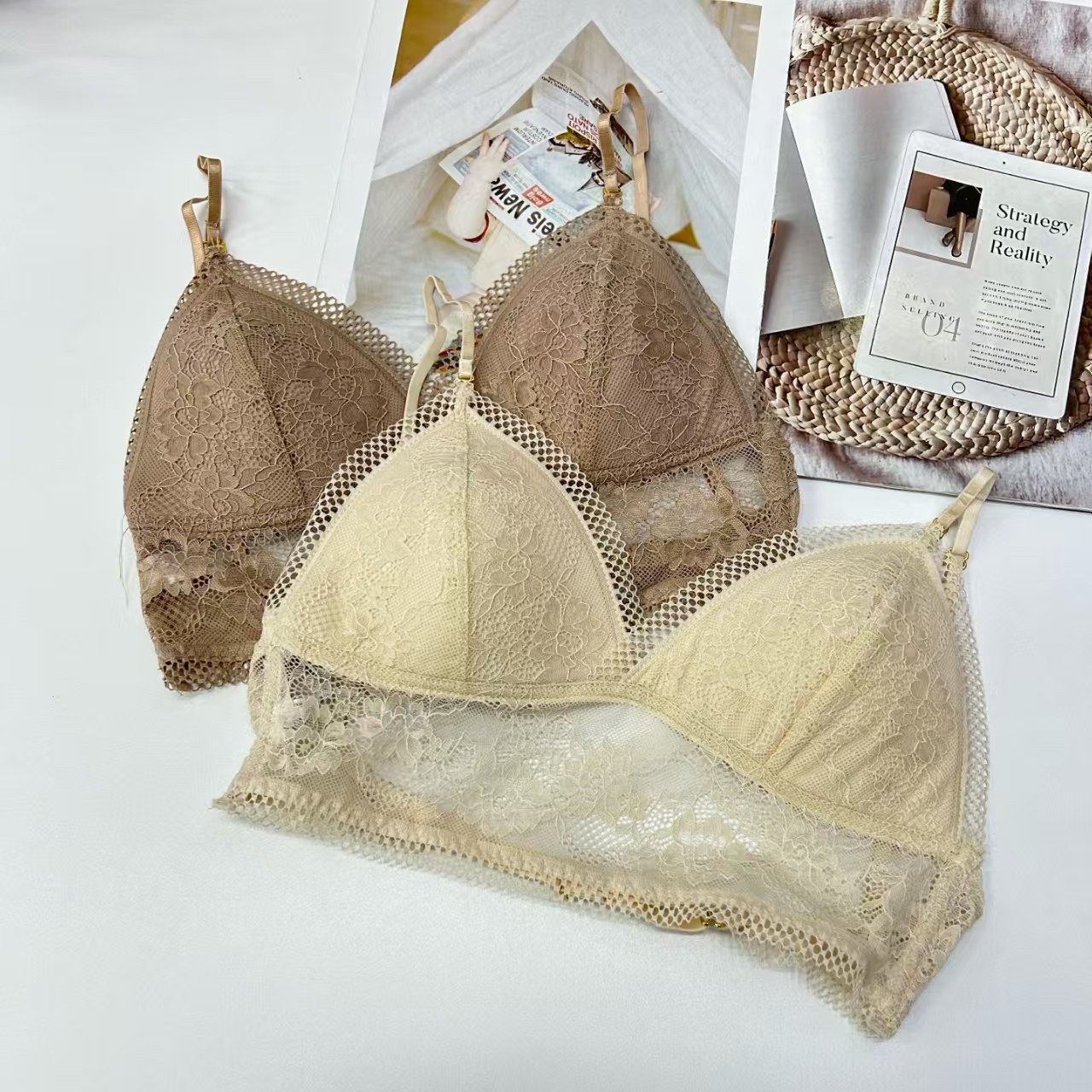 013# Invisible Large chest backless beauty Bra Women U-shaped Summer new style halter low-cut dress Special halter dress bra Women's vest Export to the Middle East and Africa QNI Specification drawing