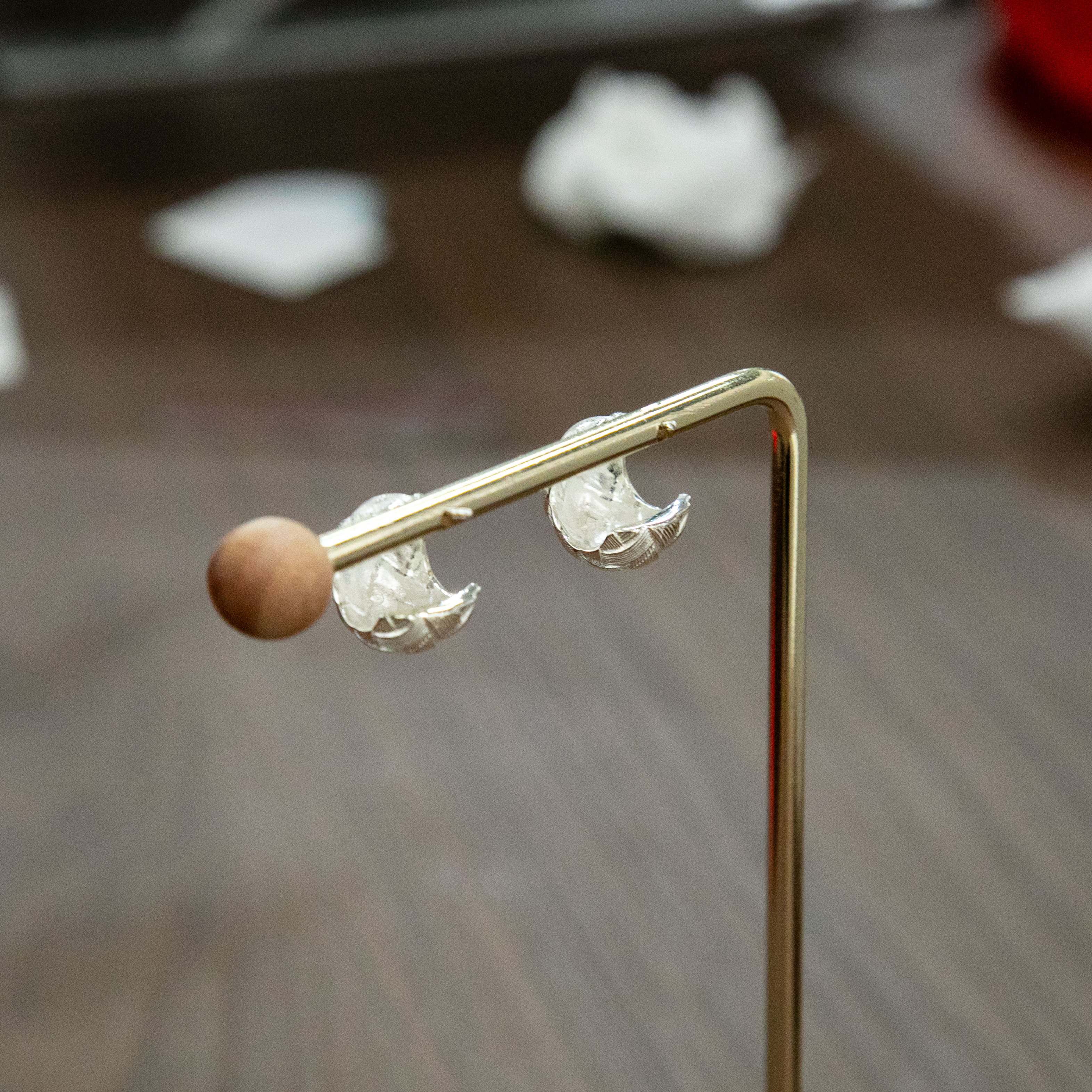 "Zhi Yue Qing Hui Three-dimensional Half-moon shell-shaped earrings in 925 sterling silver precision craftsmanship. Item Picture