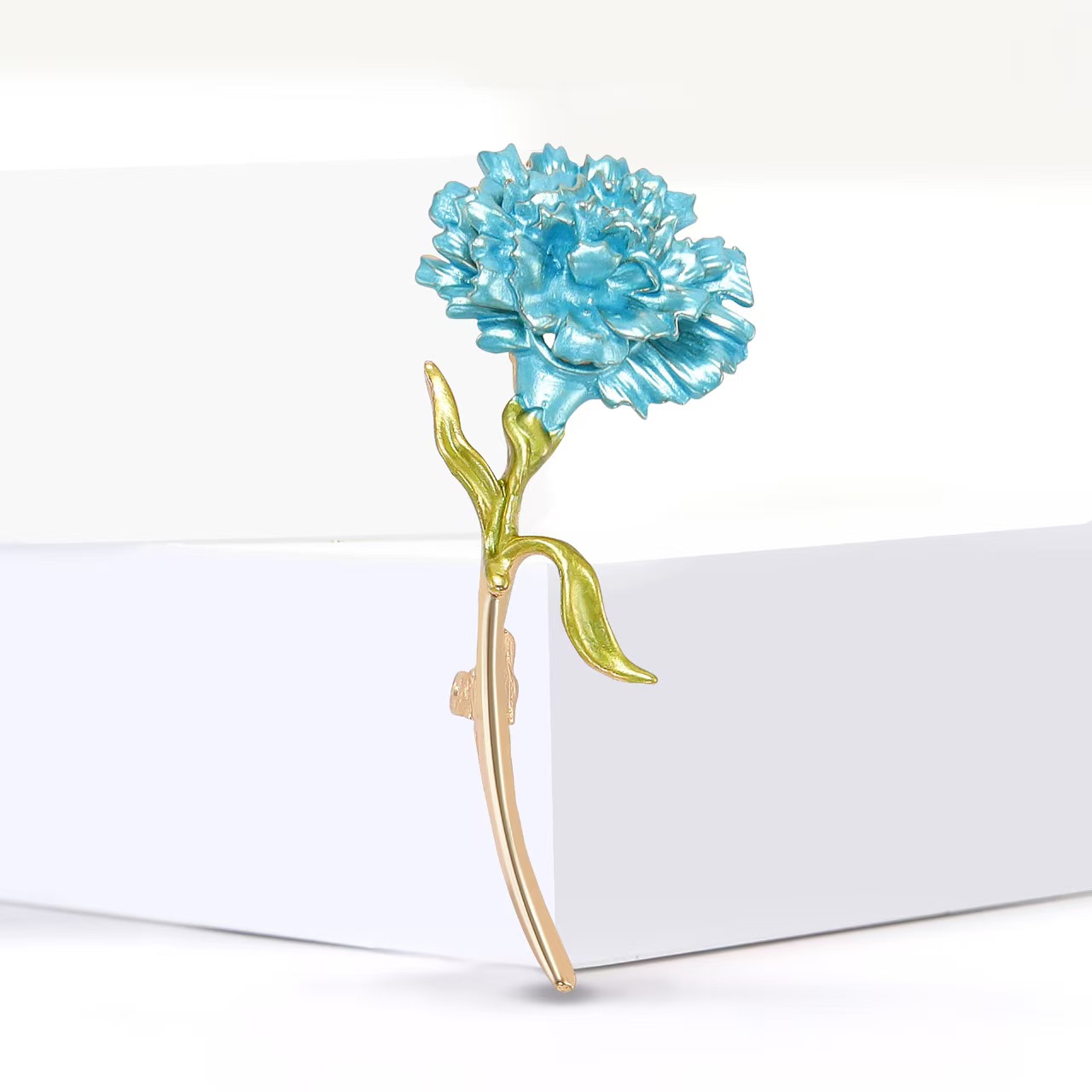 The new Korean-style high-end carnation brooch is creative, versatile and elegant. It is a brooch accessory for women's suit jackets Application Scenario