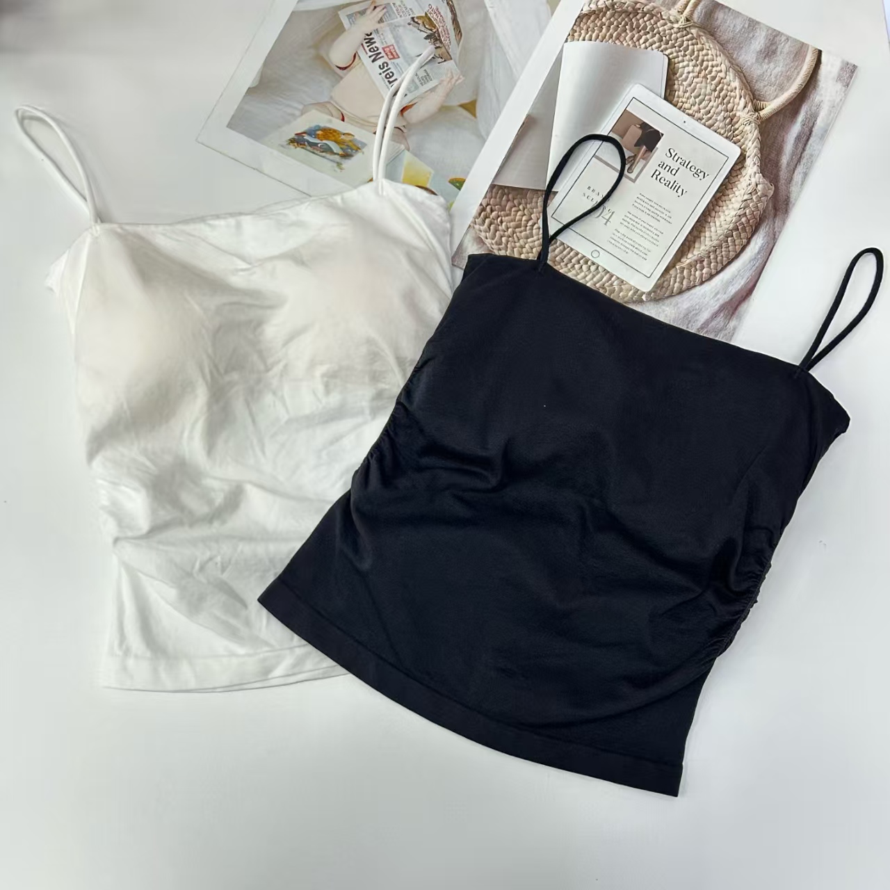 1564# Halter tops are exported to the Middle East and Africa. Women's halter tops have chest pads and can be worn outside. QNI Item Picture