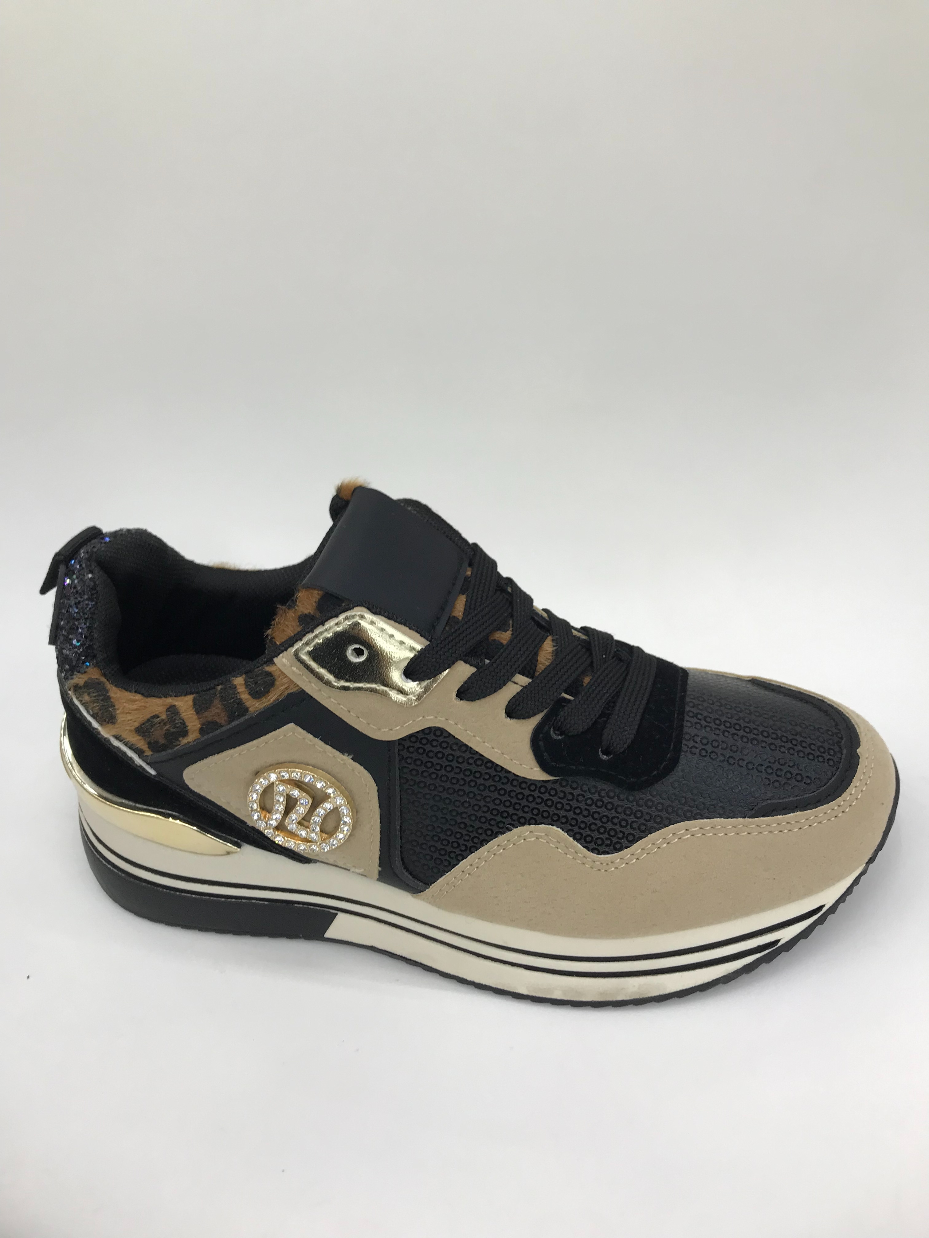 Women's thick-soled, fashionable, comfortable and trendy style Application Scenario