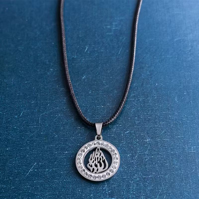 Cross-border foreign trade fashion stainless steel titanium steel flame pendant, diamond-encrusted jewelry necklace, men's versatile and niche accessory detail image 7