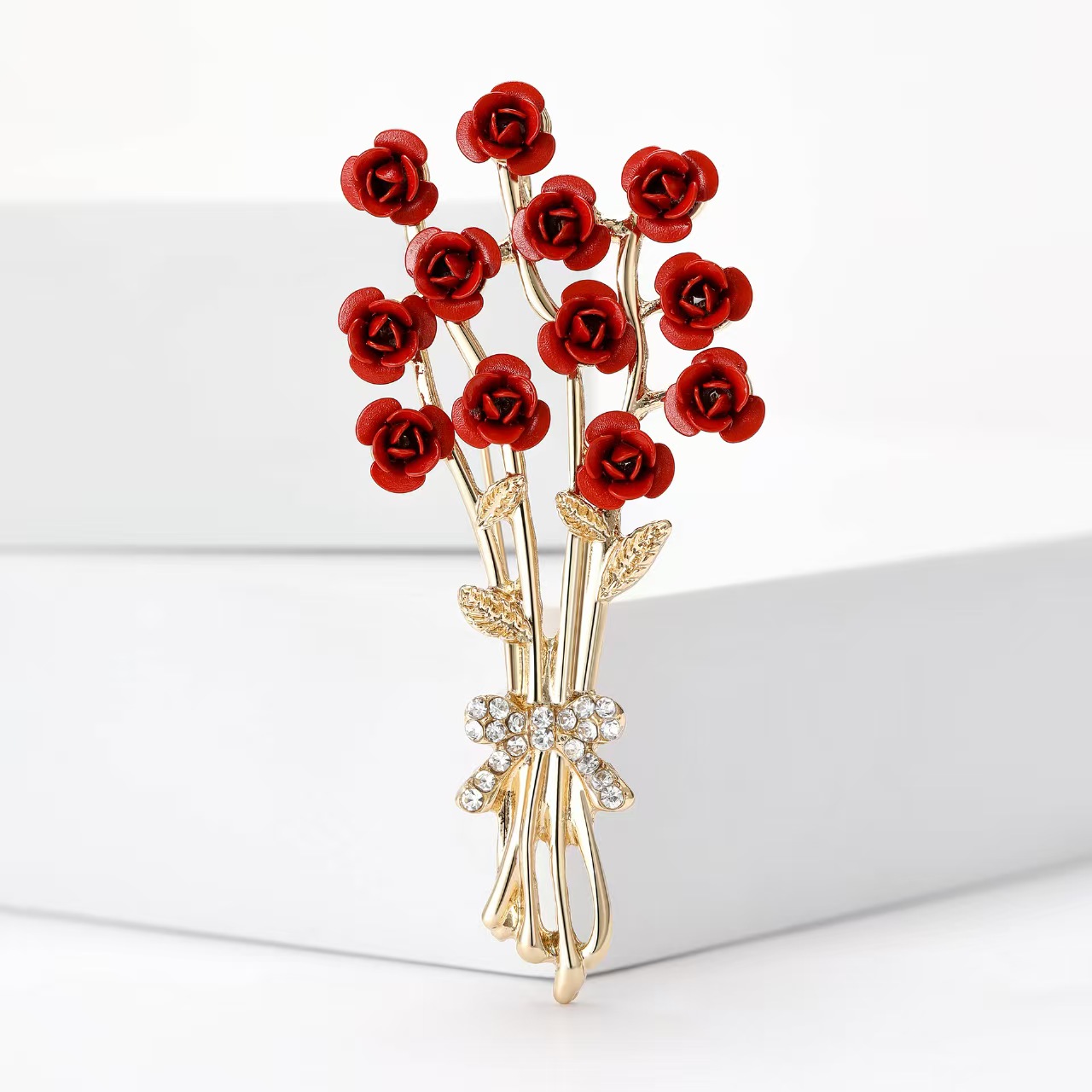 Fashionable oil-dripping rose brooch for ladies, Korean elegant brooch pin, fresh and elegant dress collar pin Application Scenario