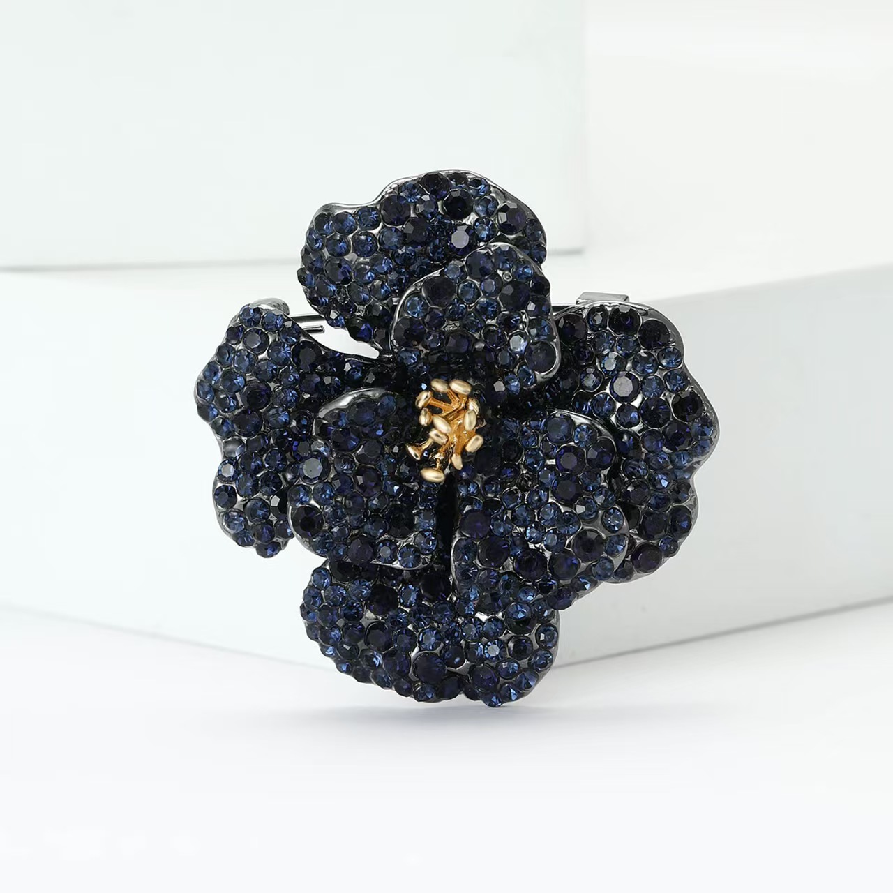 New retro heavy industry alloy full diamond peony flower brooch, exquisite and elegant women's clothing brooch accessory pin Application Scenario
