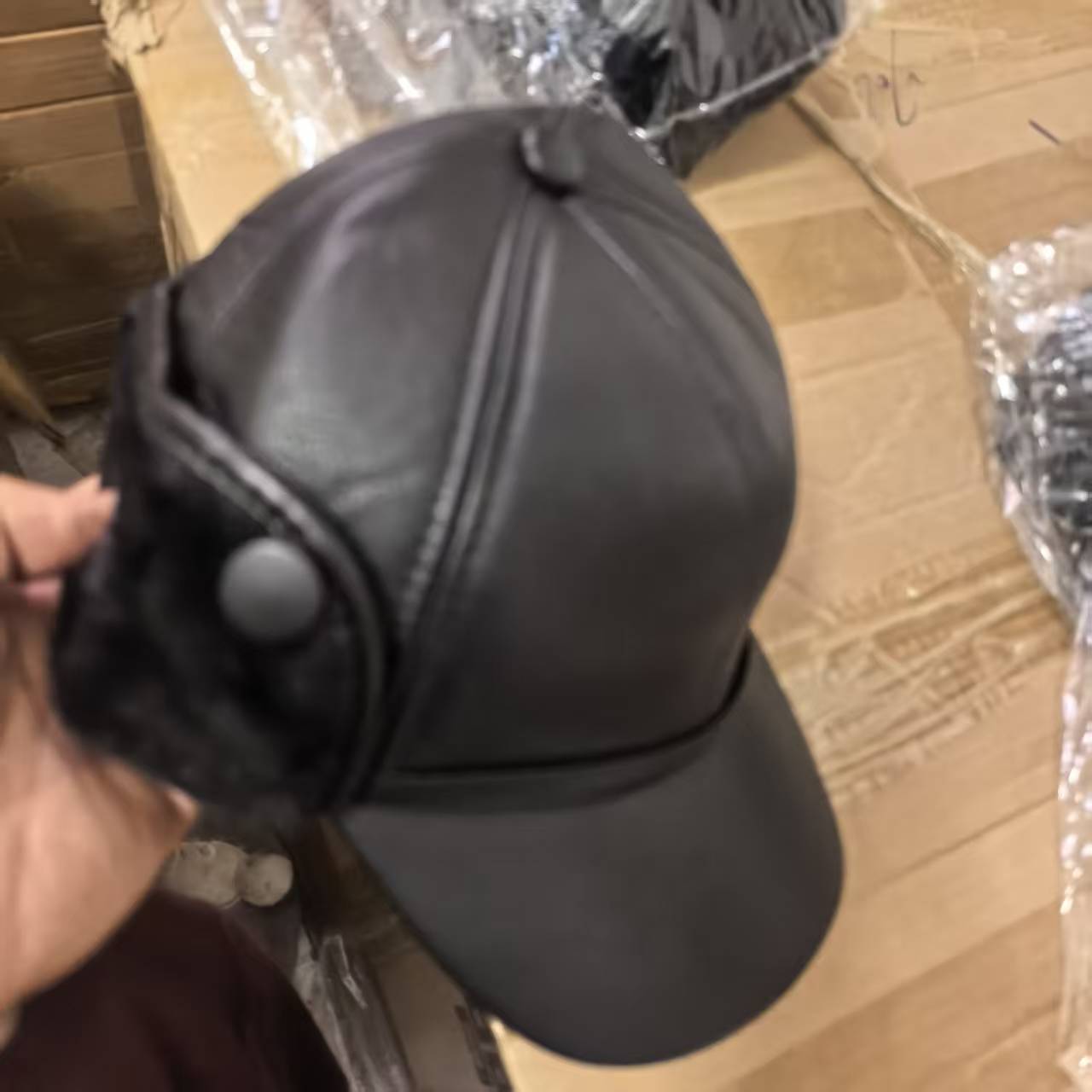 Saixue Winter warm thickened leather hats, senior hats, windproof and waterproof clothing accessories, one-piece hats, morning and night market wholesale 123 Specification image