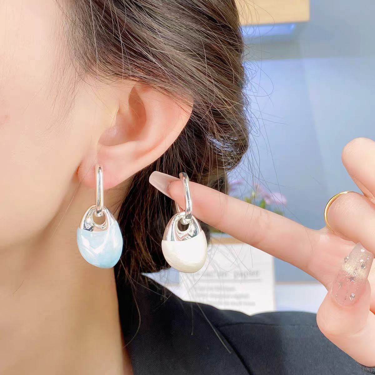 Super fairy primavera verano arena movedizo fránza esmalte de forma especial hebilla rosa azul goteo esmalte orejeras para mujeres pequeño fresco anillo aretes dulce alto grado sentido aretes de color de lujo zoe Application Scenario