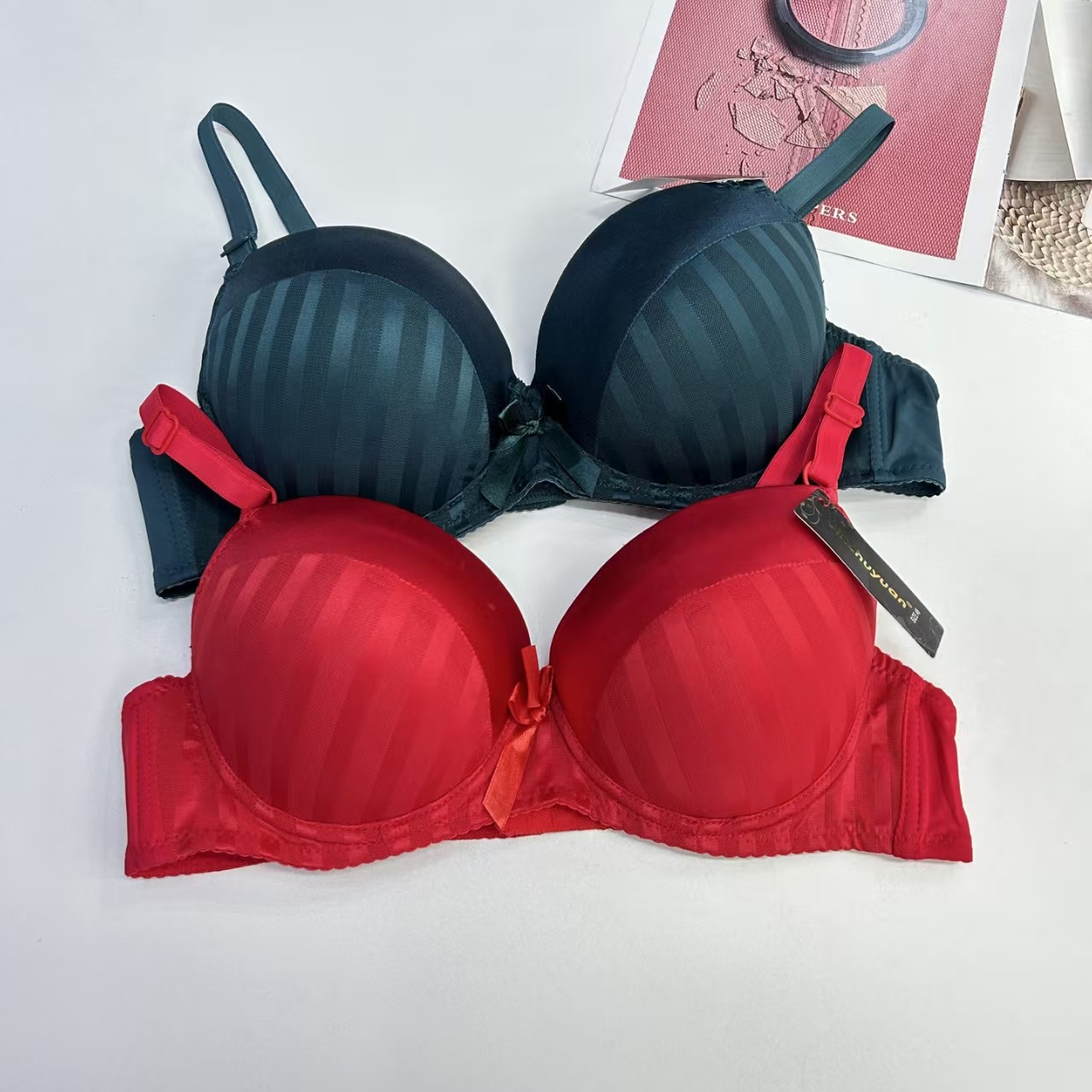 JZY-1723# Women's bra export to the Middle East, Europe and America. Women's bra without underwire, thickened with stripes, cup face, butterfly decoration, and thickened QNI Application Scenario