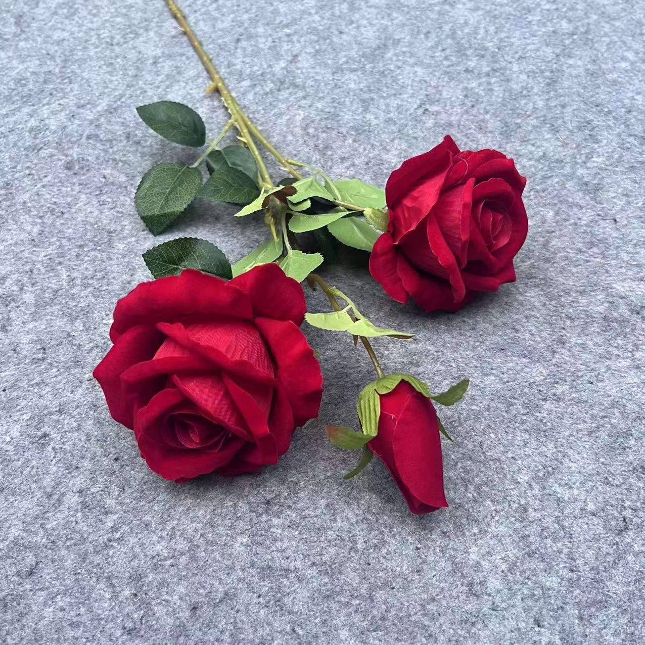 仿真玫瑰3头绒布圆玫瑰仿真花婚礼家居装饰红玫瑰花批发产品图