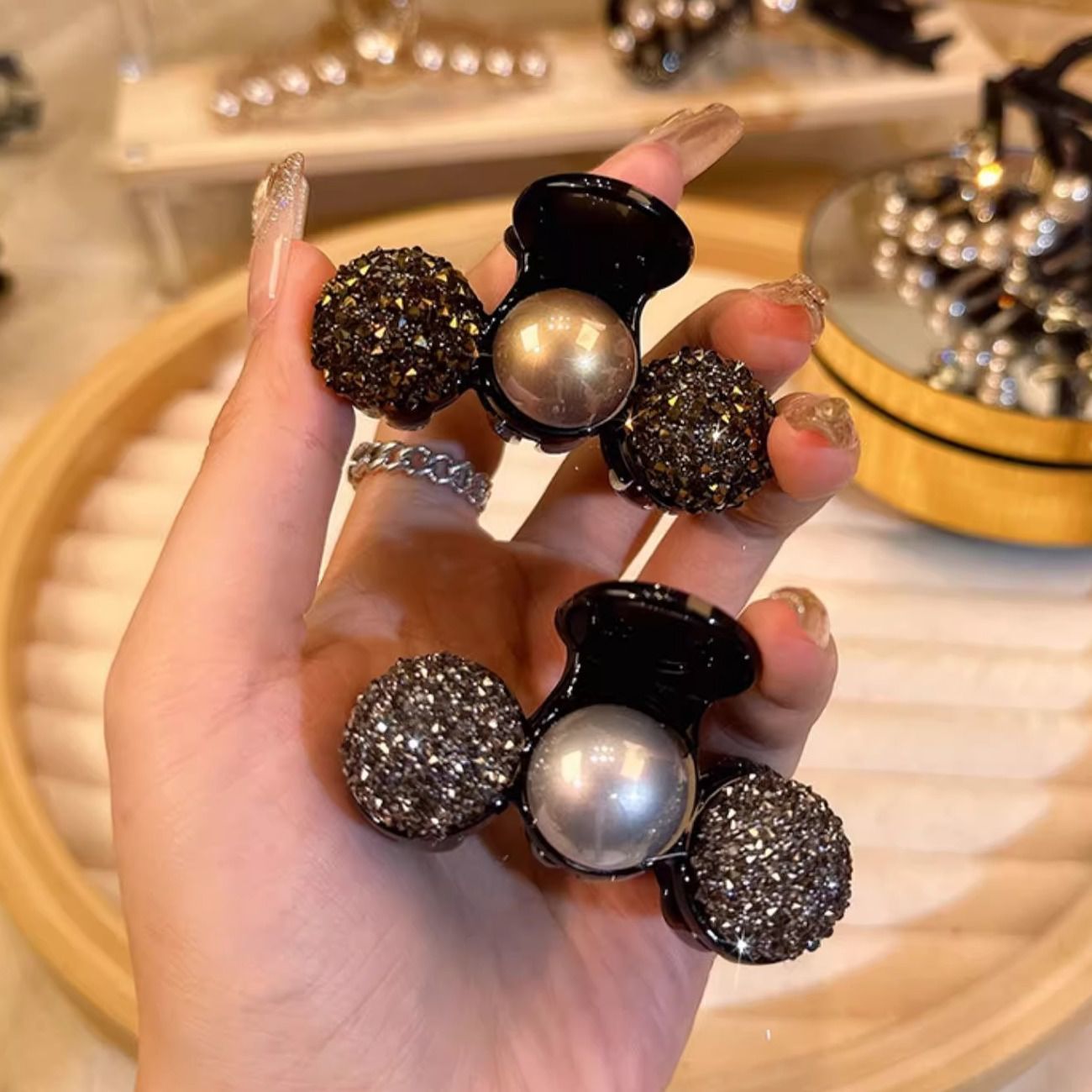 Semi-tied hair clip for women 2026, new high-end hair clip at the back of the head, hair clip headwear, rhinestone and pearl jewelry Application Scenario