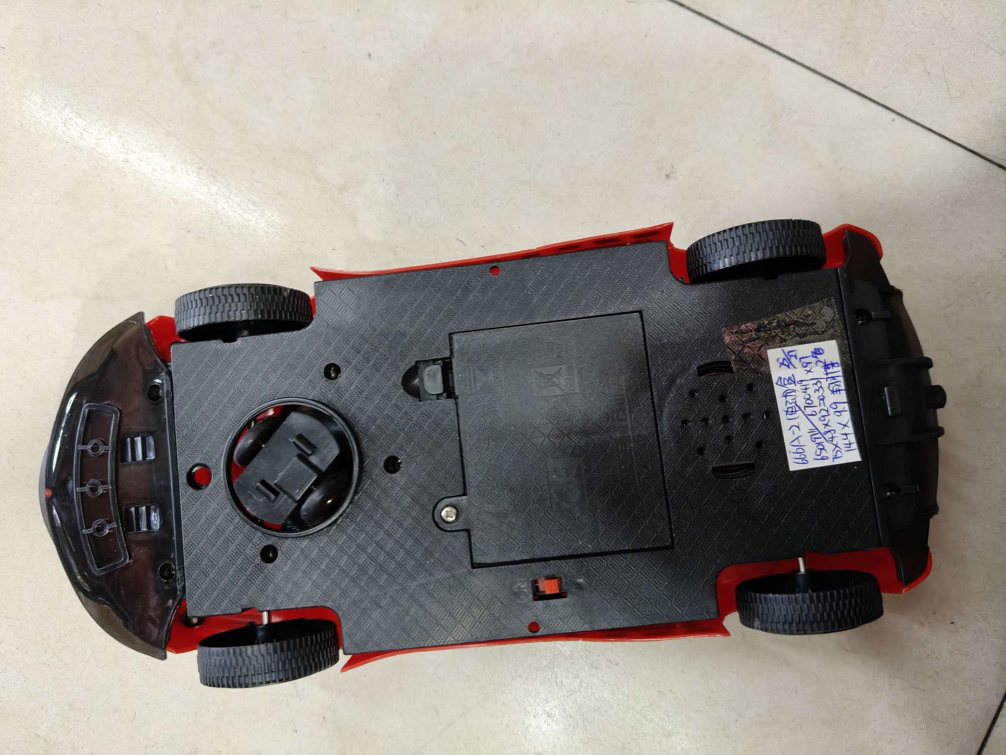 儿童，玩具自动万向轮，行驶跑车玩具，男孩玩具，礼物网红，电动玩具车万向，带灯光音乐儿童汽车模型男孩，颜色混色，盒子包装。