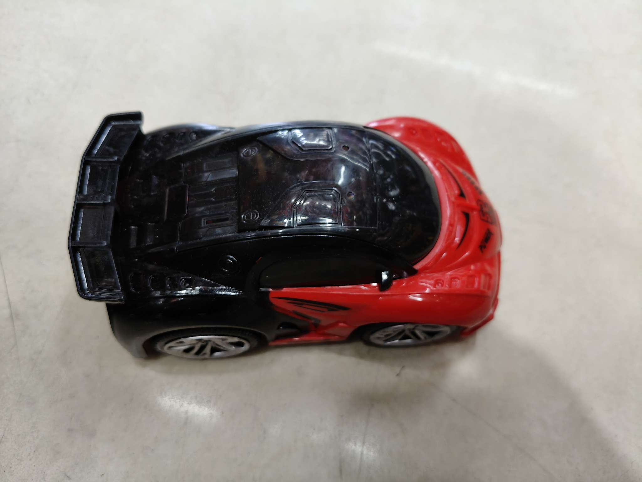 网红电动玩具车，万向带灯光，带音乐，儿童汽车模型男孩玩具。儿童变形车玩具自动万向轮行驶跑车玩具男孩玩具礼物产品图