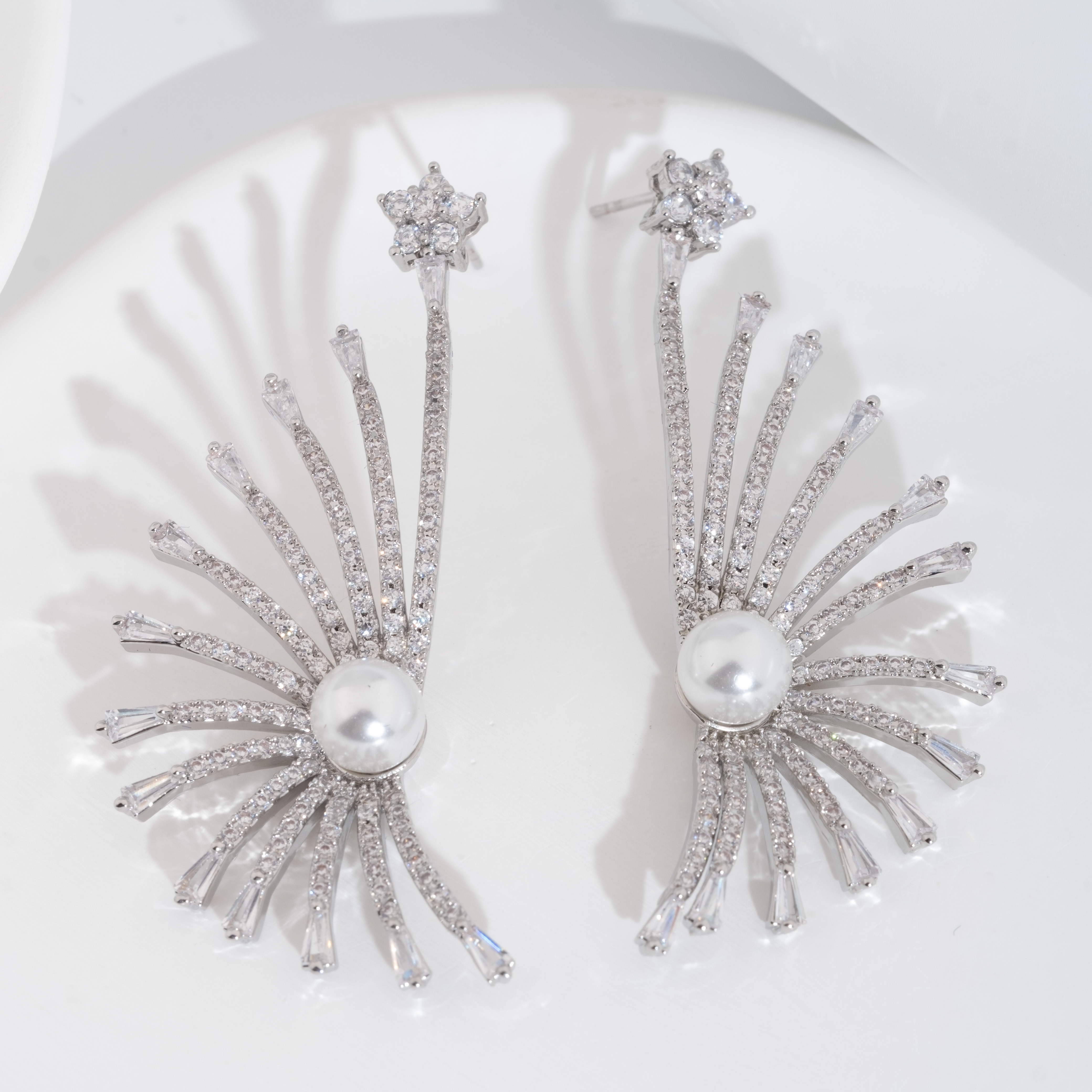 A set of luxurious and dazzling cubic zirconia peacock sping-out design earrings is suitable for women to wear at weddings pic 1