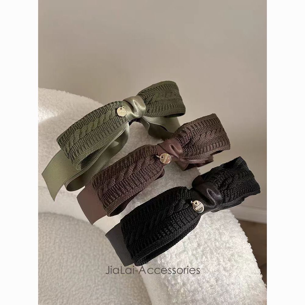 Retro hair clips, coffee-colored bow banana clips, women's back head autumn and winter hair accessories, high ponytail banana clips, vertical hair clips Application Scenario