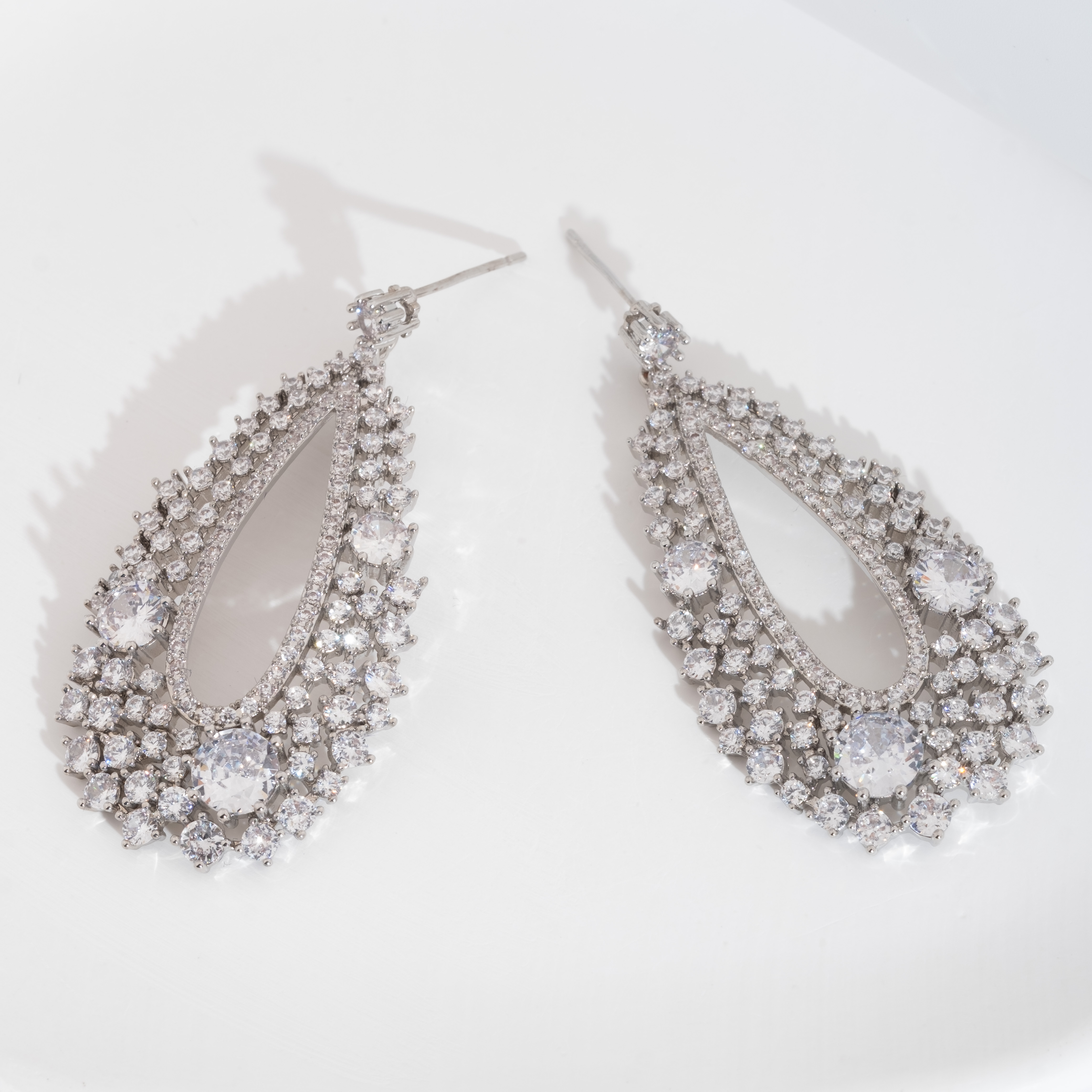 Vintage accessories with a retro and high-end feel, earrings, jewelry and earrings, and a simple design sense details Picture