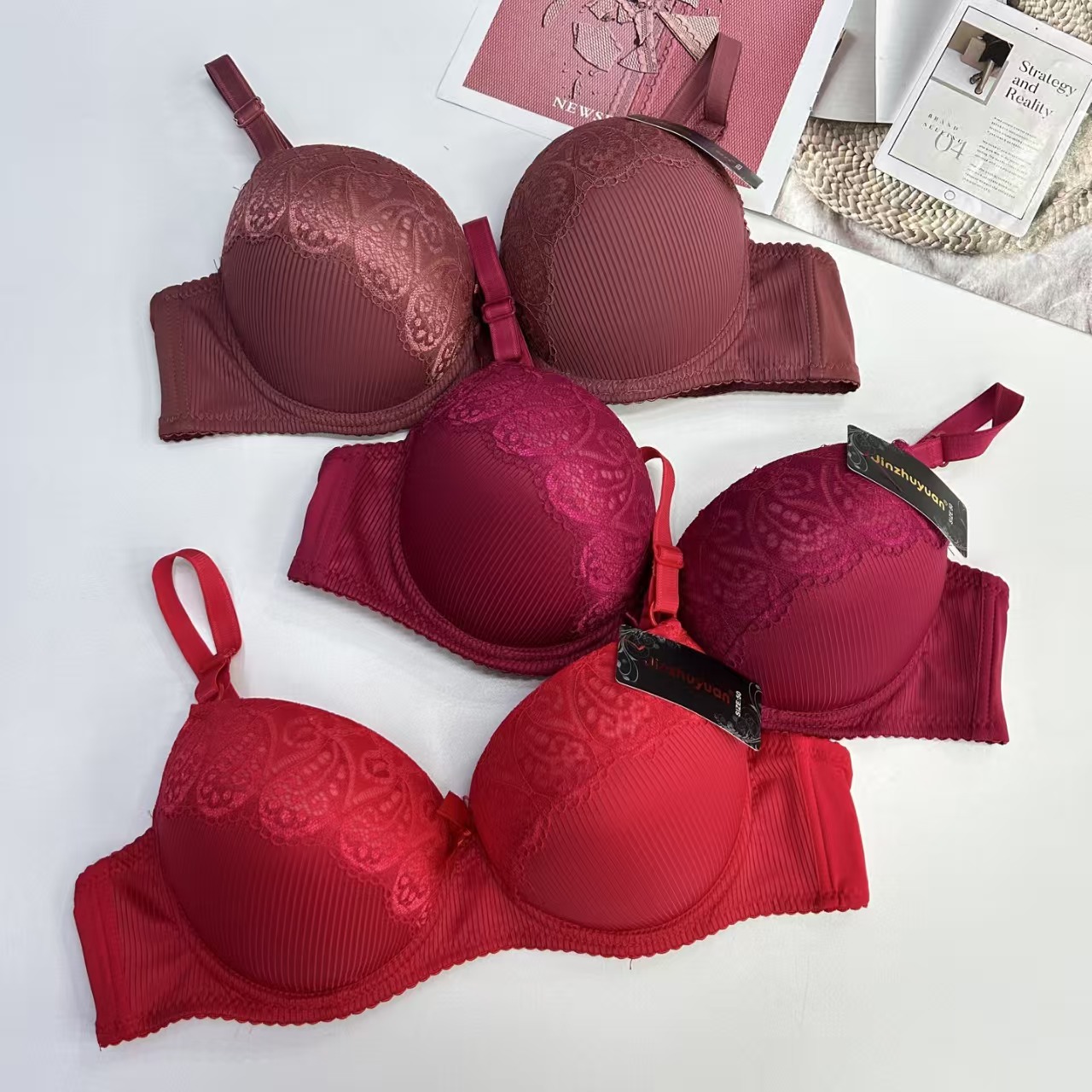 JZY-7730# bras are exported to the Middle East, Africa and Southeast Asia. Women's bras include underwire bras, lace patchwork and embroidered bras, QNI Item Picture