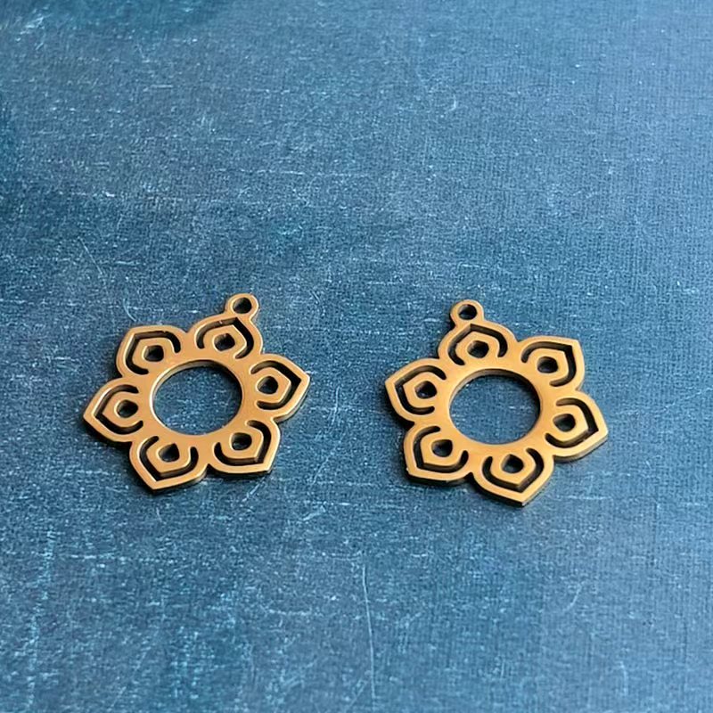 Cross-border foreign trade titanium steel jewelry, stainless steel laser sunflower lotus bracelet pendant, handmade DIY jewelry accessories details Picture