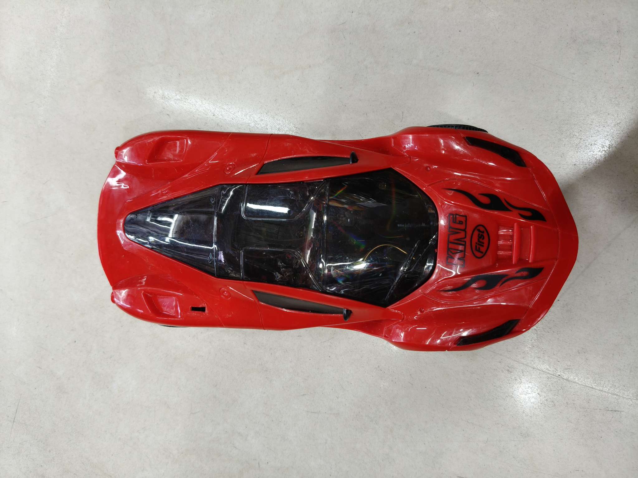 儿童，玩具自动万向轮，行驶跑车玩具，男孩玩具，礼物网红，电动玩具车万向，带灯光音乐儿童汽车模型男孩，颜色混色，盒子包装。产品图