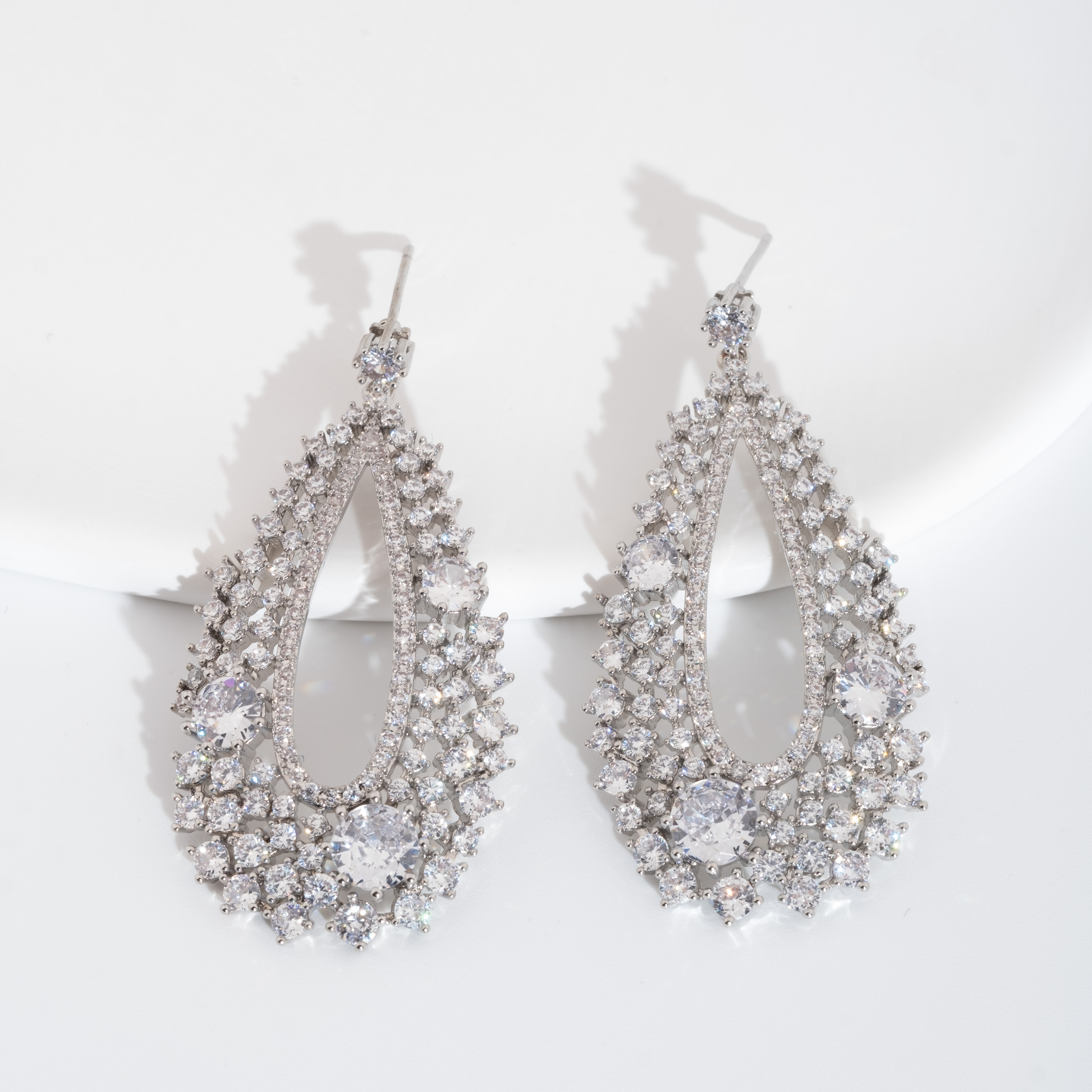 Vintage accessories with a retro and high-end feel, earrings, jewelry and earrings, and a simple design sense Application Scenario