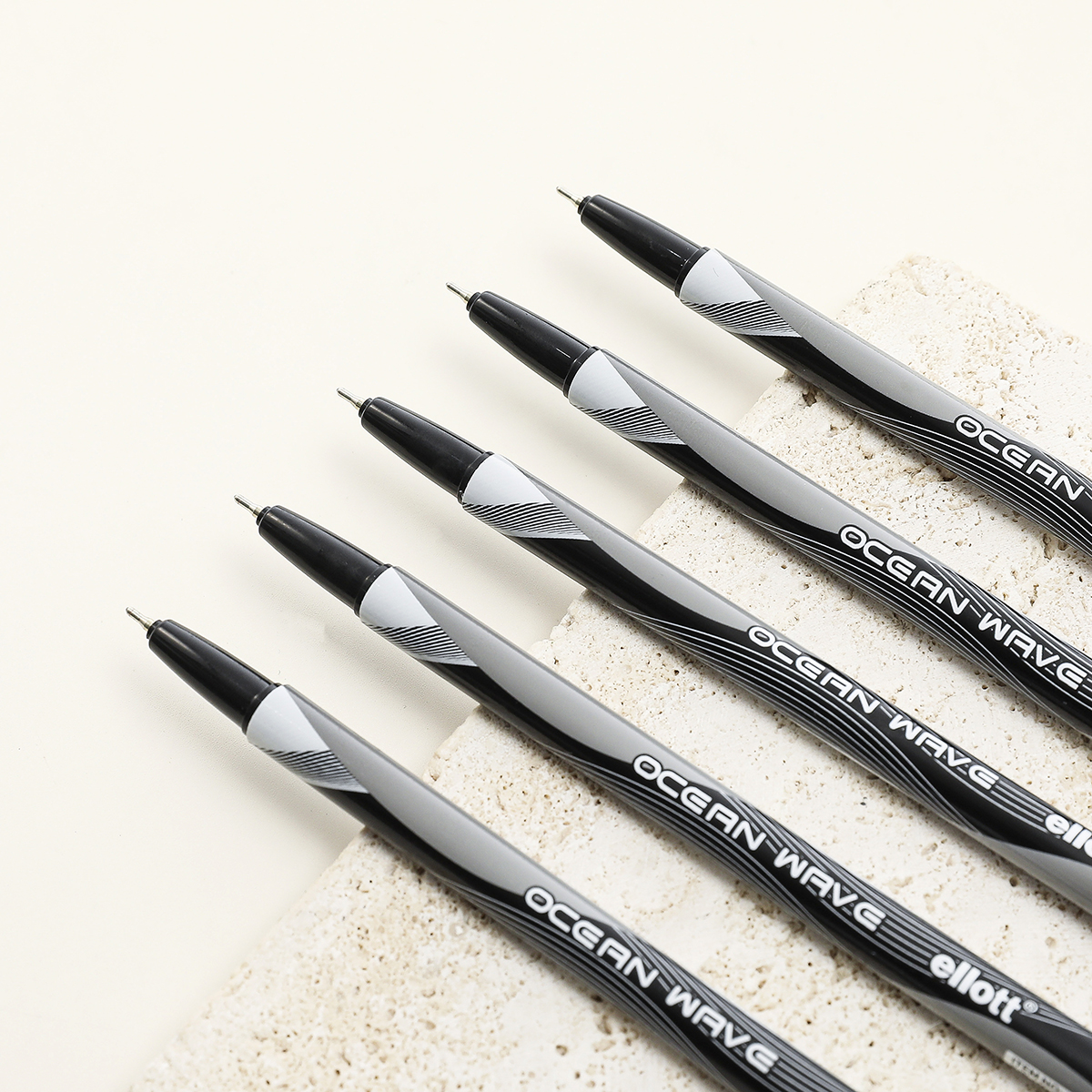 LUVA ET-827 Ballpoint Pen (Black) Item Picture