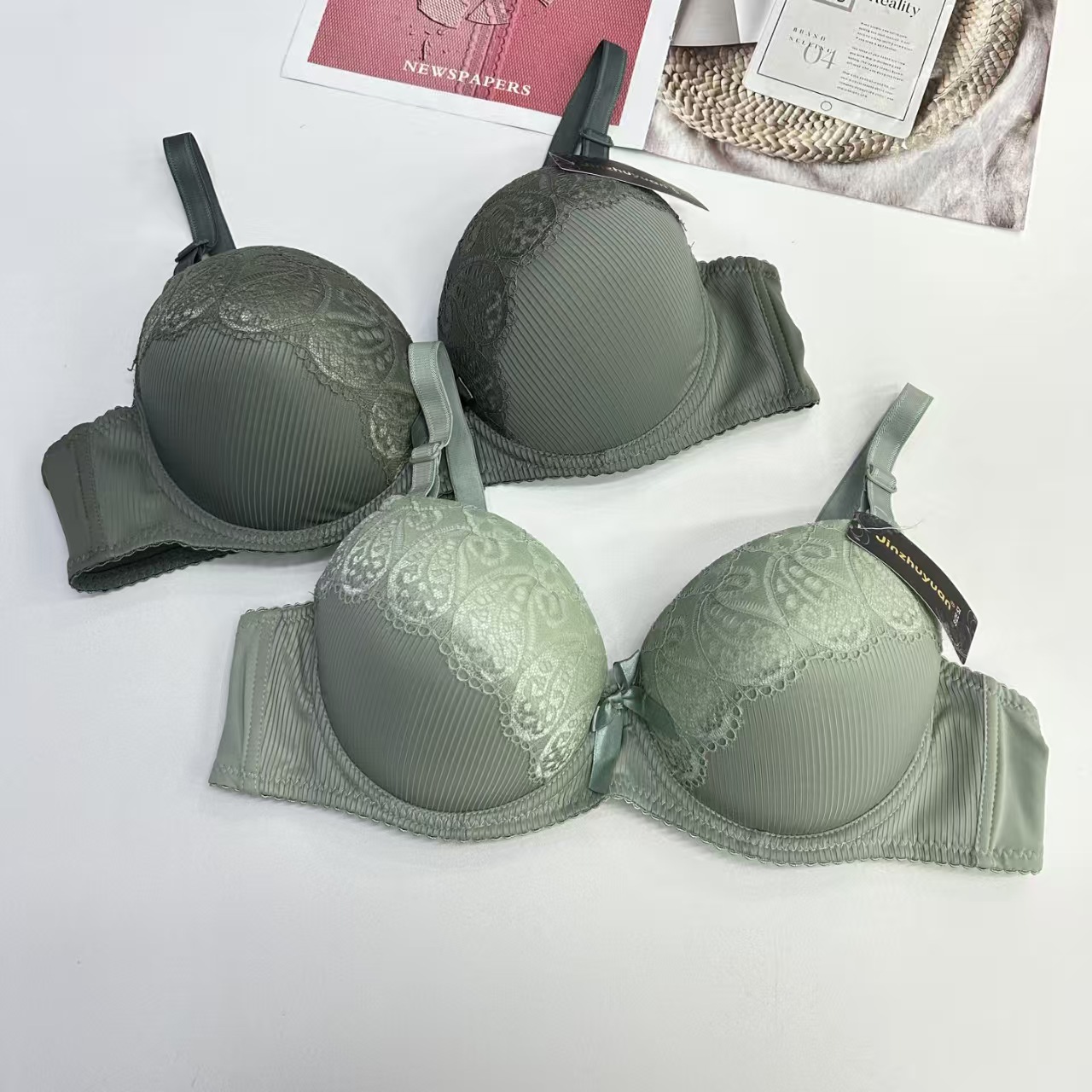 JZY-7730# bras are exported to the Middle East, Africa and Southeast Asia. Women's bras include underwire bras, lace patchwork and embroidered bras, QNI details Picture