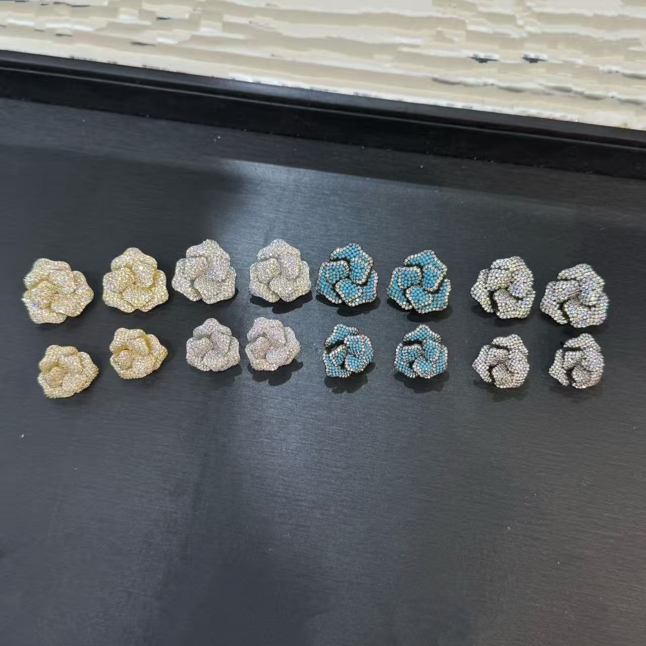 Fashionable, light luxury, grand and dynamic, slightly inlaid, light luxury, unique and exquisite zircon earrings and earrings