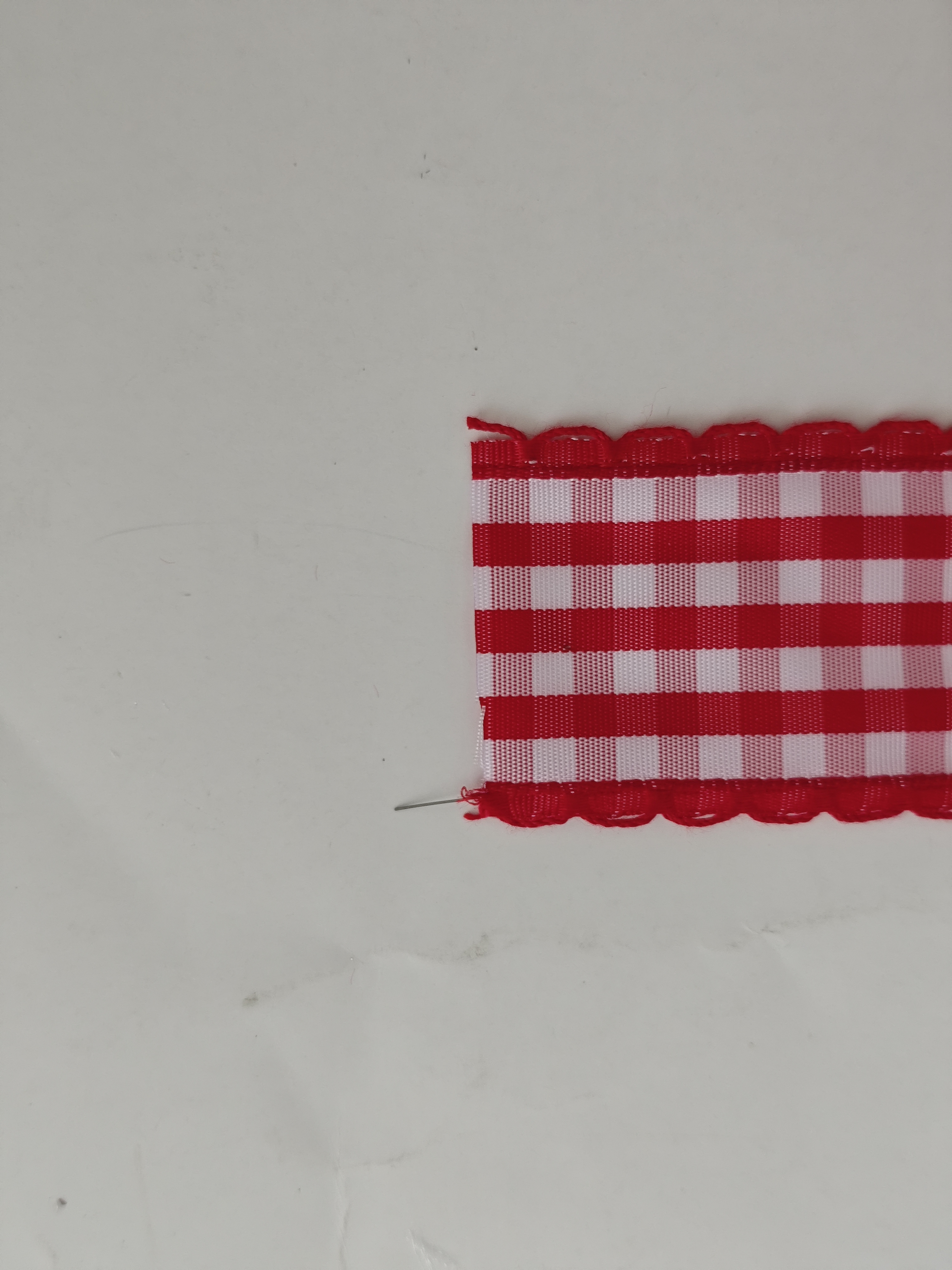 Artículo no. : 1282 christmas gift packaging decoration DIY red white plaid wire edge christmas webband 3.8cm árbol de navidad producto Application Scenario
