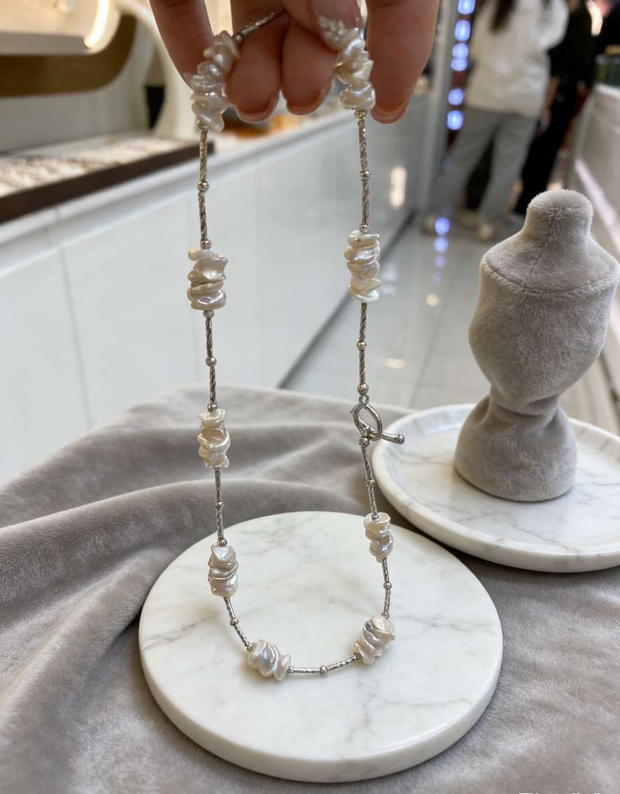 Shuibei Liuguang 2026 New Style Natural Pearl Petal Baroque Necklace, metal silver chain, light luxury design, niche collarbone chain