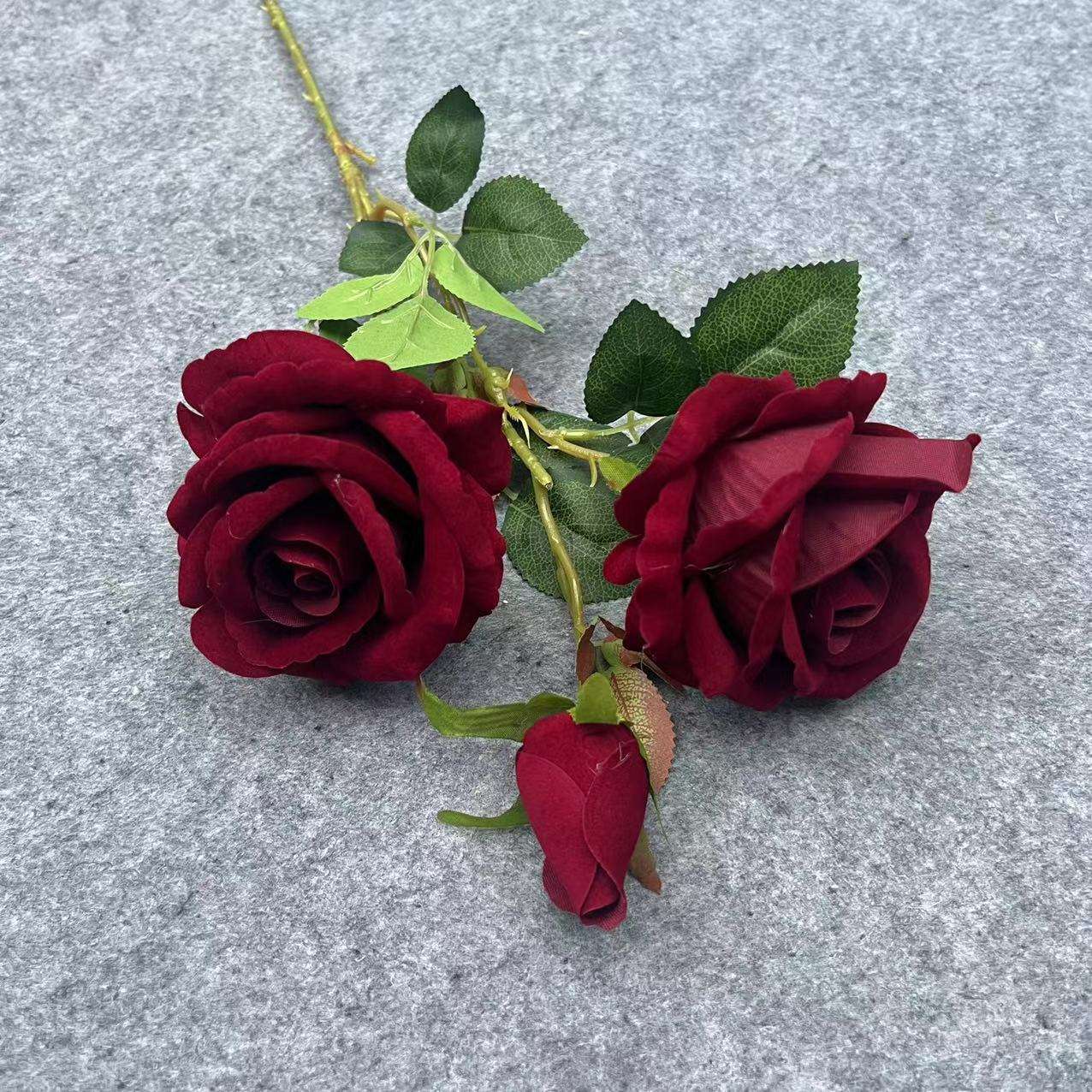 仿真玫瑰3头绒布圆玫瑰仿真花婚礼家居装饰红玫瑰花批发详情图4