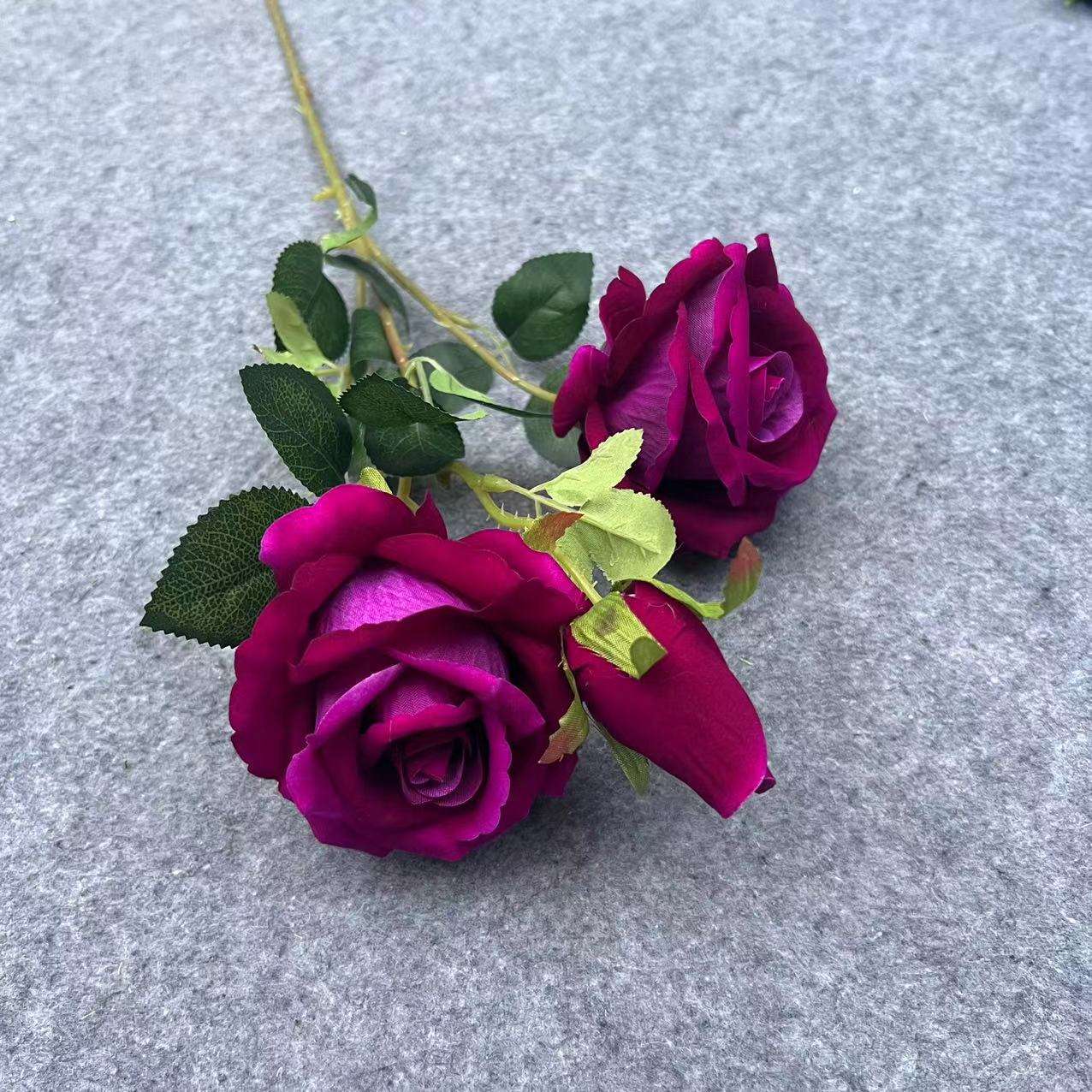 仿真玫瑰3头绒布圆玫瑰仿真花婚礼家居装饰红玫瑰花批发详情图7