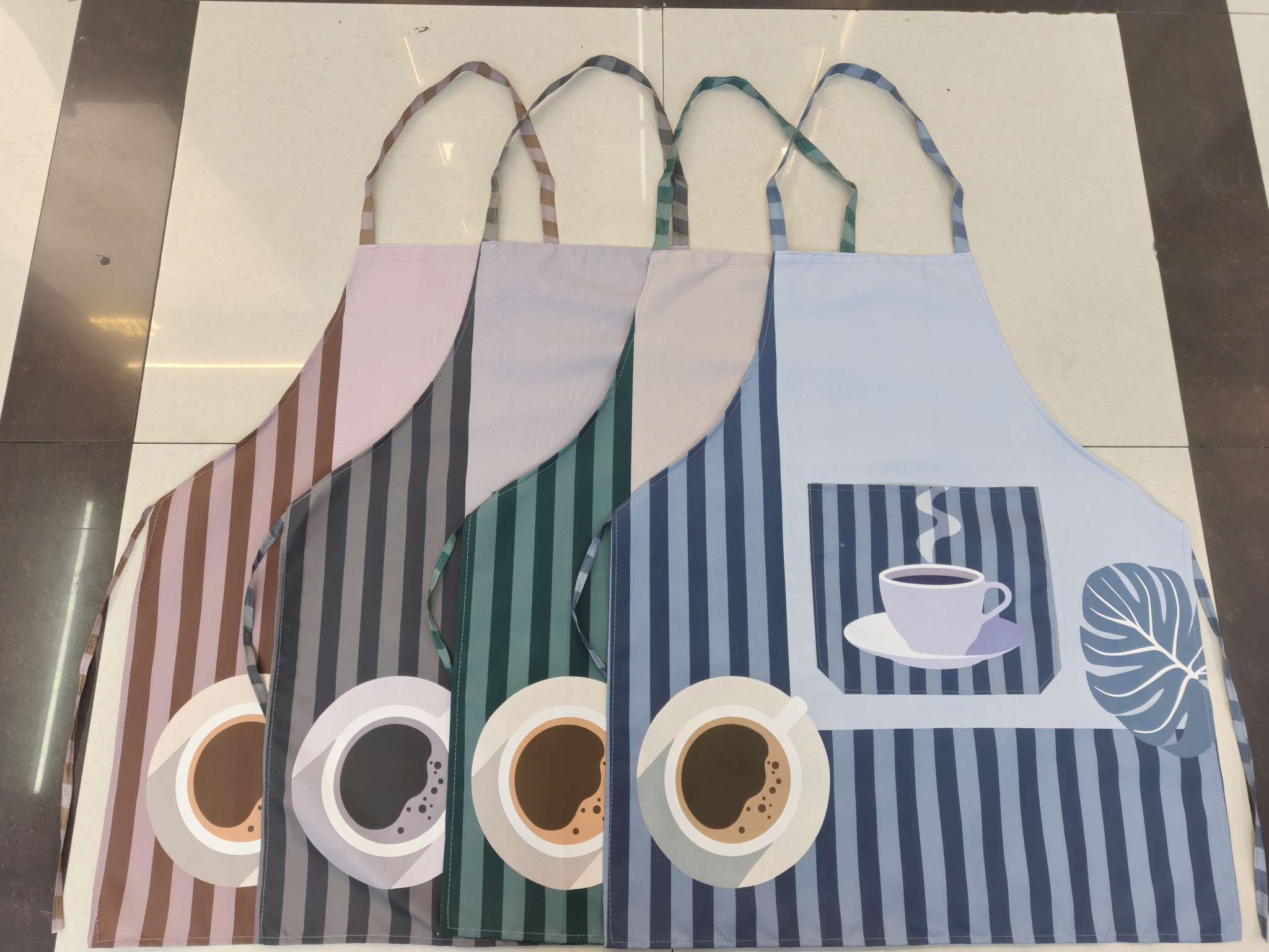 Korean-style fashionable anti-stain, dust-proof and dirt-proof work and home kitchen apron for both men and women, cute baking positioning, neckband and waist wrap Item Picture
