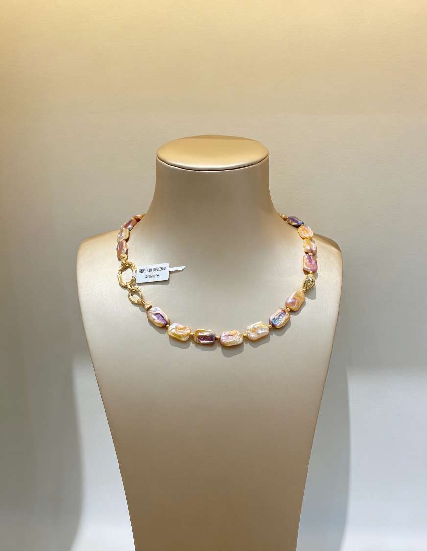 2026 New natural pearl necklace collarbone chain, a niche and light luxury design Baroque necklace