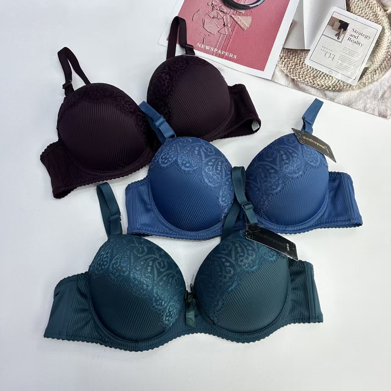 JZY-7730# bras are exported to the Middle East, Africa and Southeast Asia. Women's bras include underwire bras, lace patchwork and embroidered bras, QNI Application Scenario