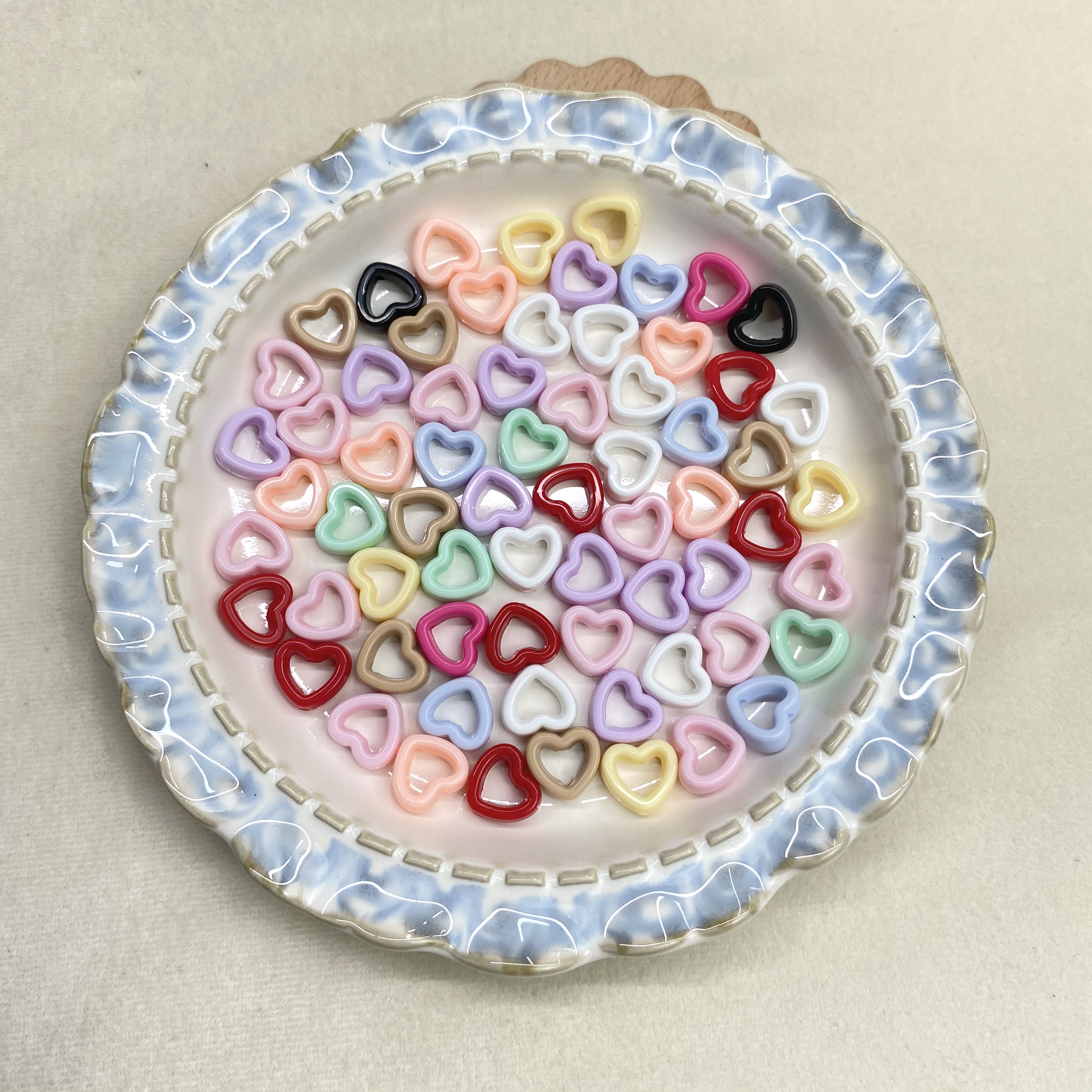 Acrylic transparent solid color hollowed-out heart vertical hole diy/ mobile phone chain keychain bag hanging decorative accessories material loose beads wholesale Application Scenario