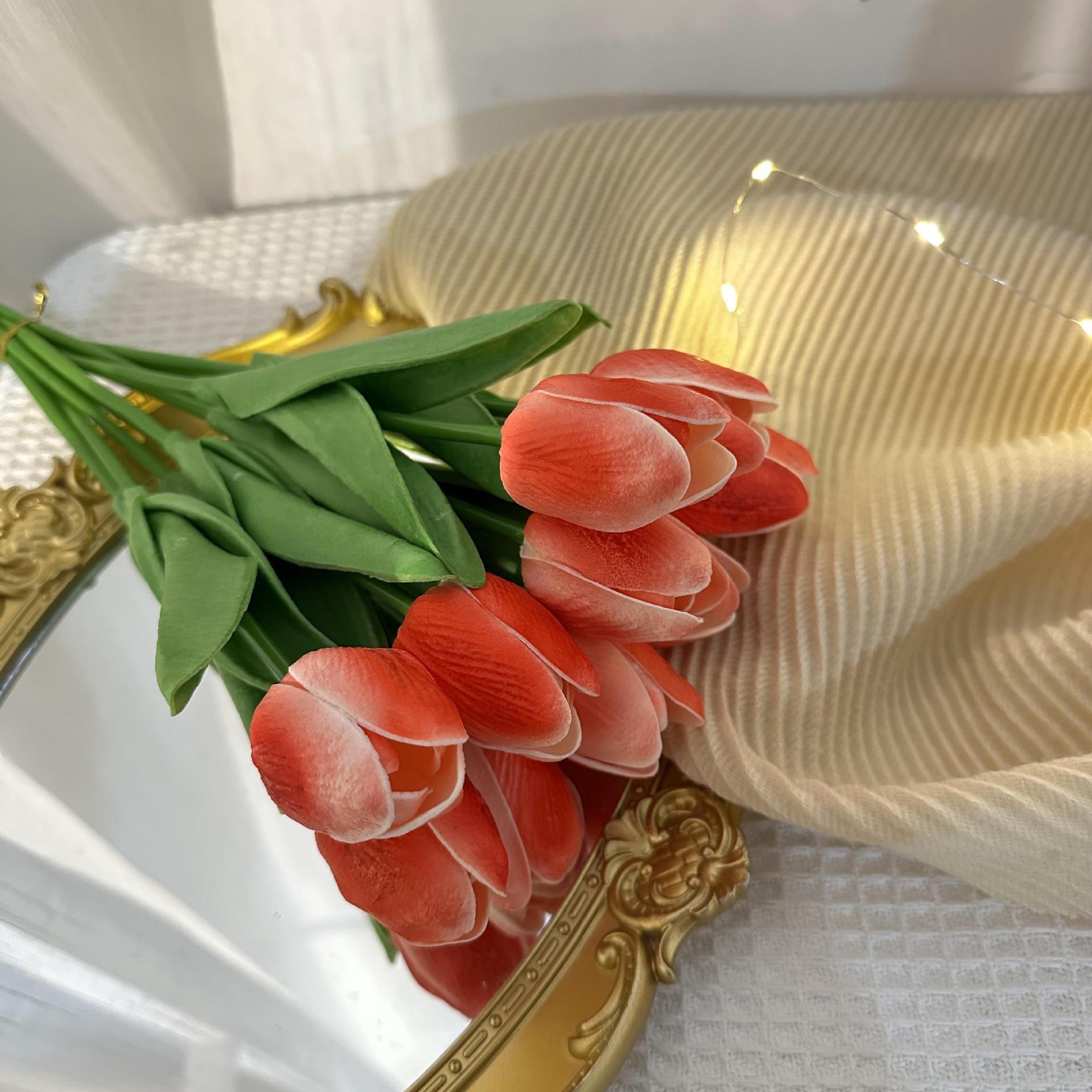 Red tulip bouquets, fresh flower arrangements, flower mud for Valentine's Day sales, flower mud soap, flower girls, long style, elegant paper newspaper, iron wire Specification image