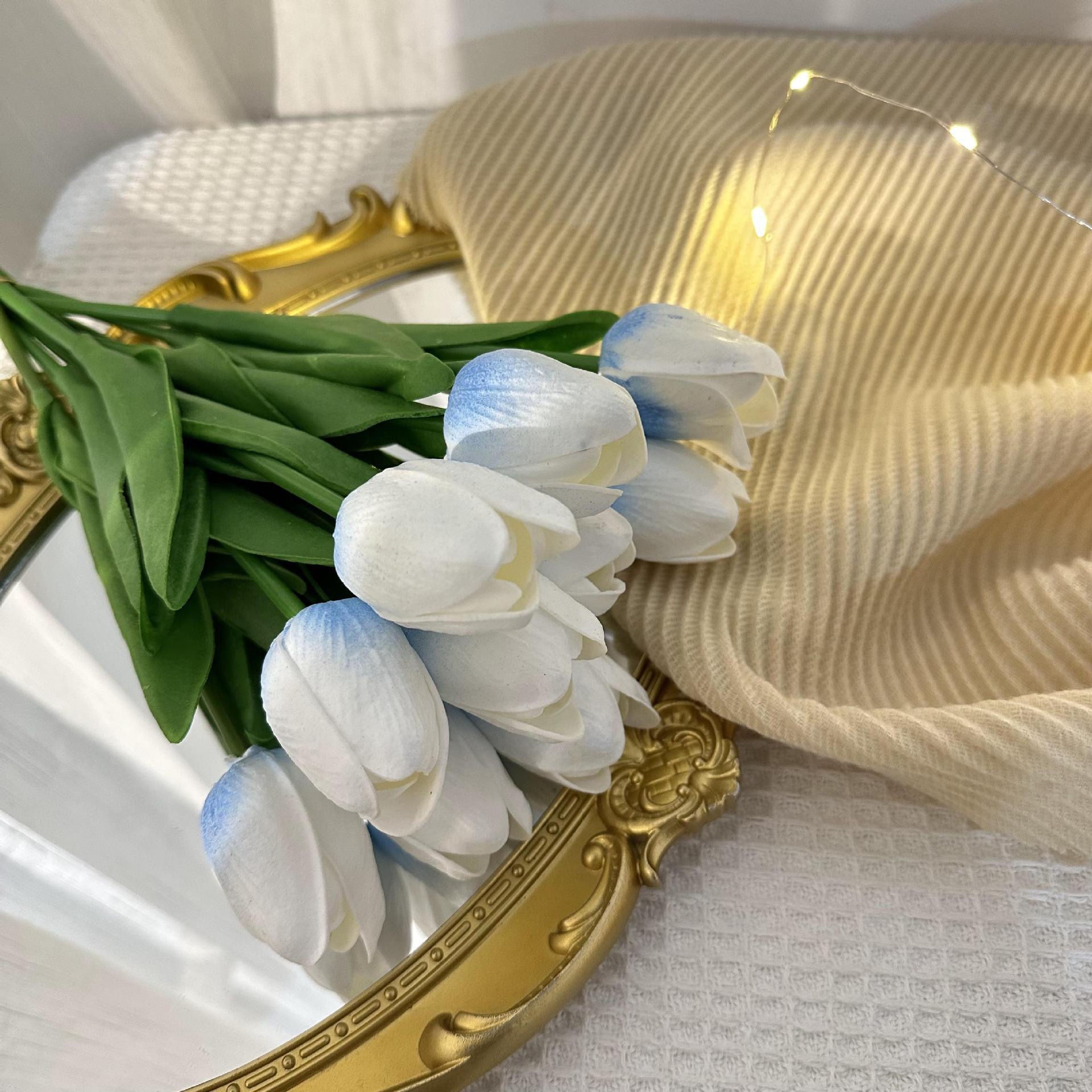 Red tulip bouquets, fresh flower arrangements, flower mud for Valentine's Day sales, flower mud soap, flower girls, long style, elegant paper newspaper, iron wire Application Scenario