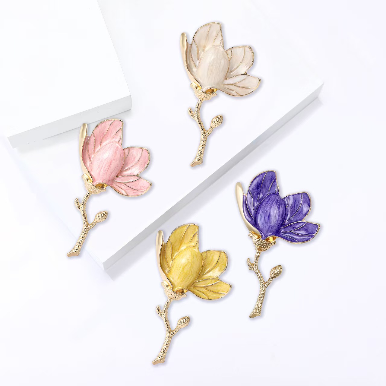 New Korean version alloy enamel magnolia flower brooch, a fresh and versatile lady's suit shirt brooch accessory