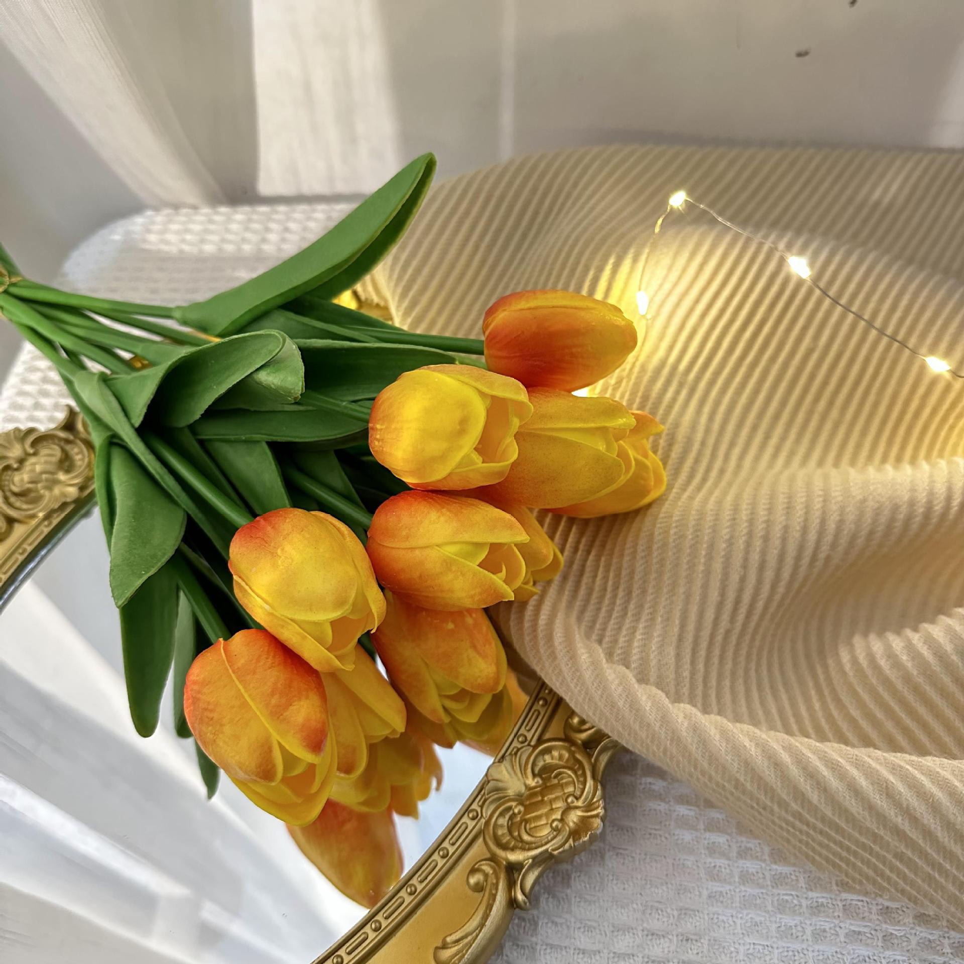 Red tulip bouquets, fresh flower arrangements, flower mud for Valentine's Day sales, flower mud soap, flower girls, long style, elegant paper newspaper, iron wire details Picture