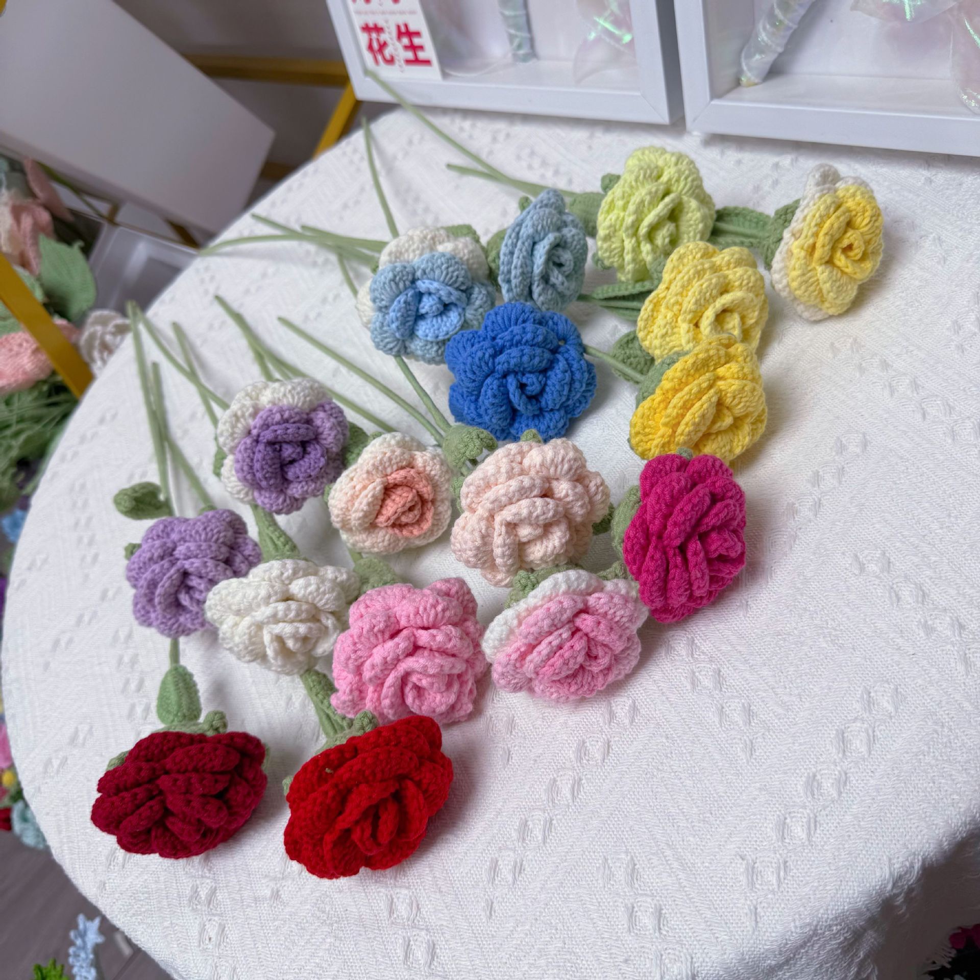 Finished woven yarn, hand-knitted rose, creative Valentine's Day, Mother's Day