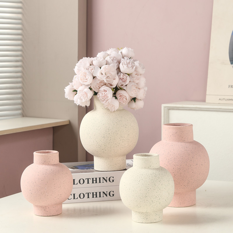 Creative minimalist style round-belted ceramic vase with petal decoration, flower vase, hotel entrance table flower vase details Picture