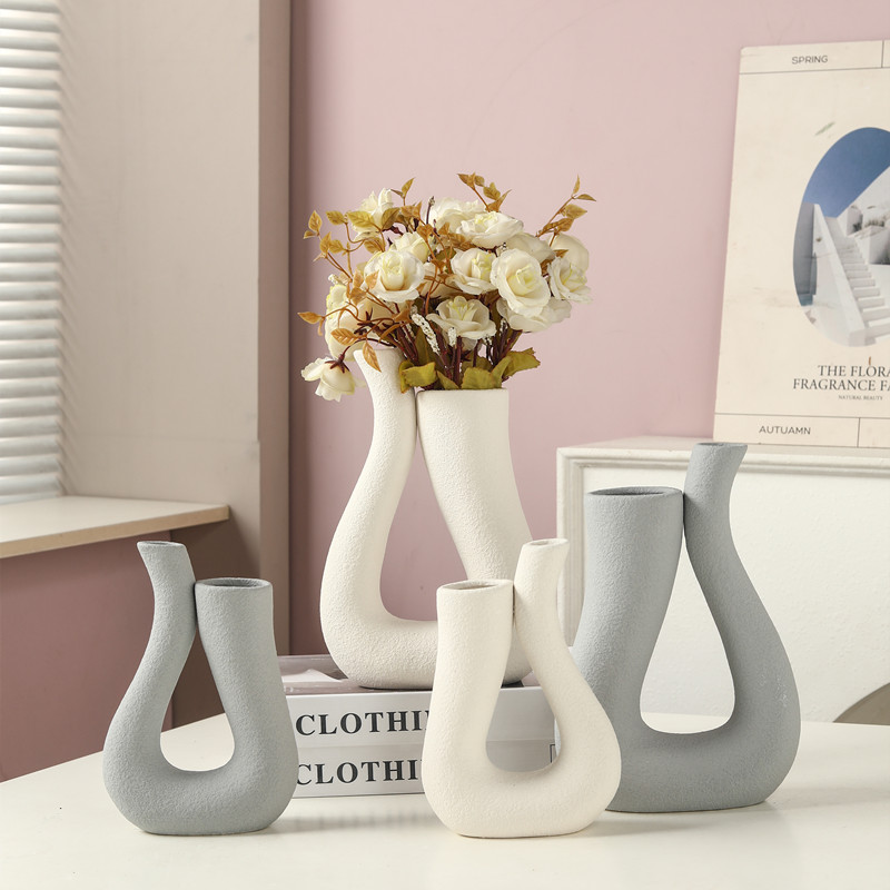 Creative minimalist style irregular-shaped ceramic vases with petal decorations, flower vases, hotel entrance dining table flower vases