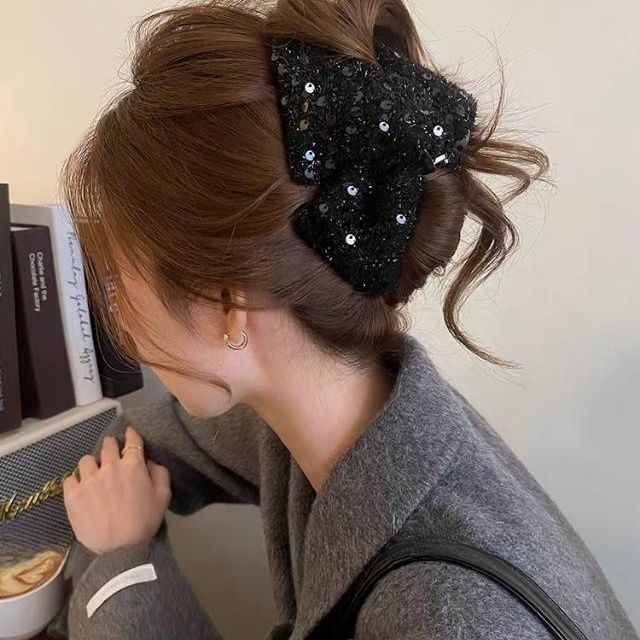 Sequined triangular claw clip for women, 2025 new style, high-end and elegant shark clip, large updo hair clip at the back of the head details Picture