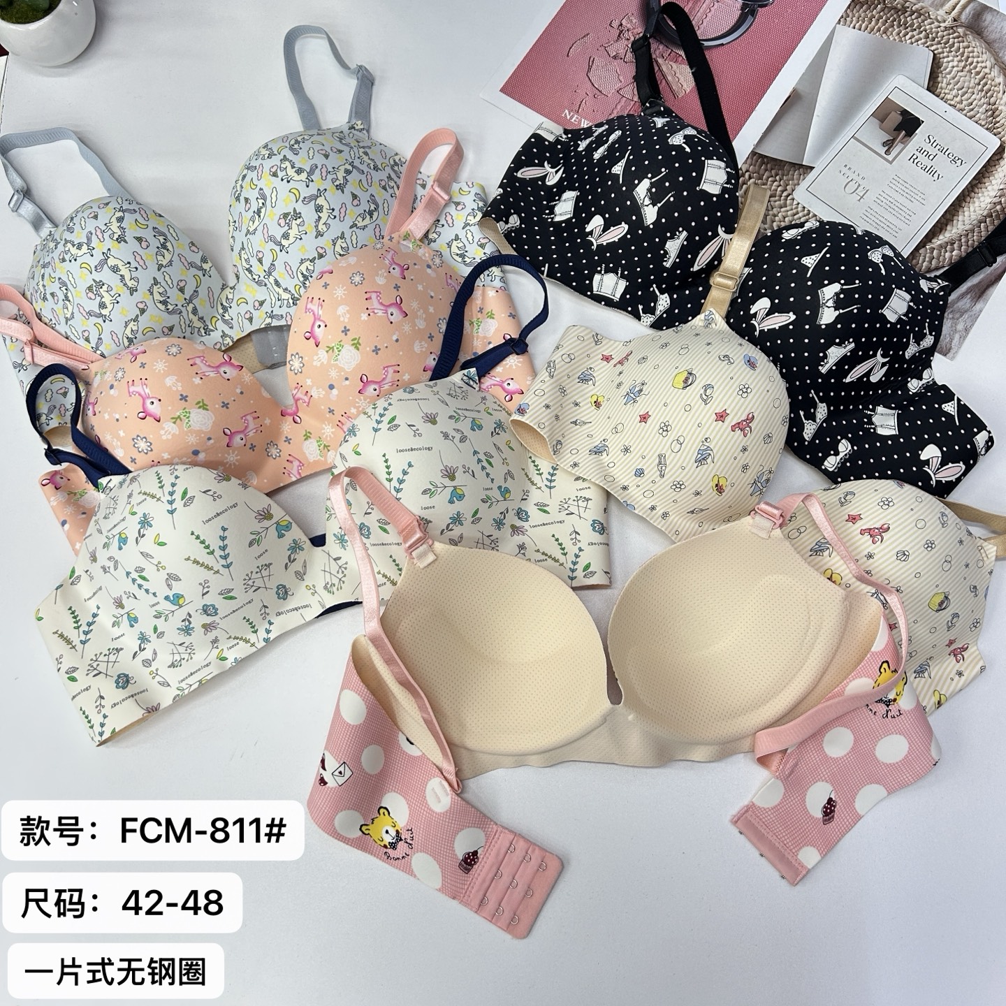 The FCM-811# women's bra is exported to the Middle East and Africa. It is a one-piece, seamless bra with printed cup face that gathers sexy and interesting women's bras. QNI full figure