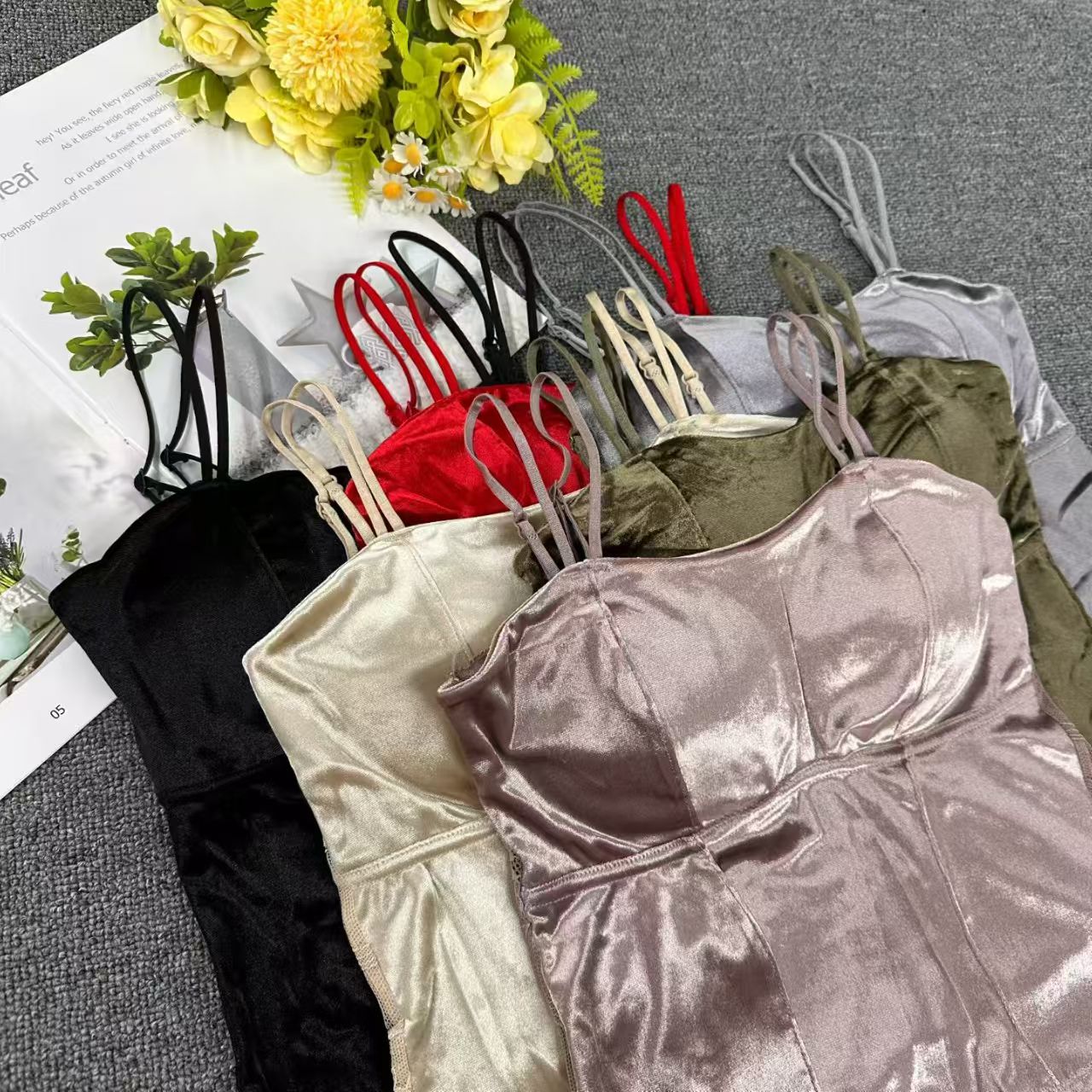 2808# Halter top for export to the Middle East and Southeast Asia. Women's halter top, lace patchwork underwear, sexy and interesting underwear, with breast cushion, no steel ring, QNI full figure