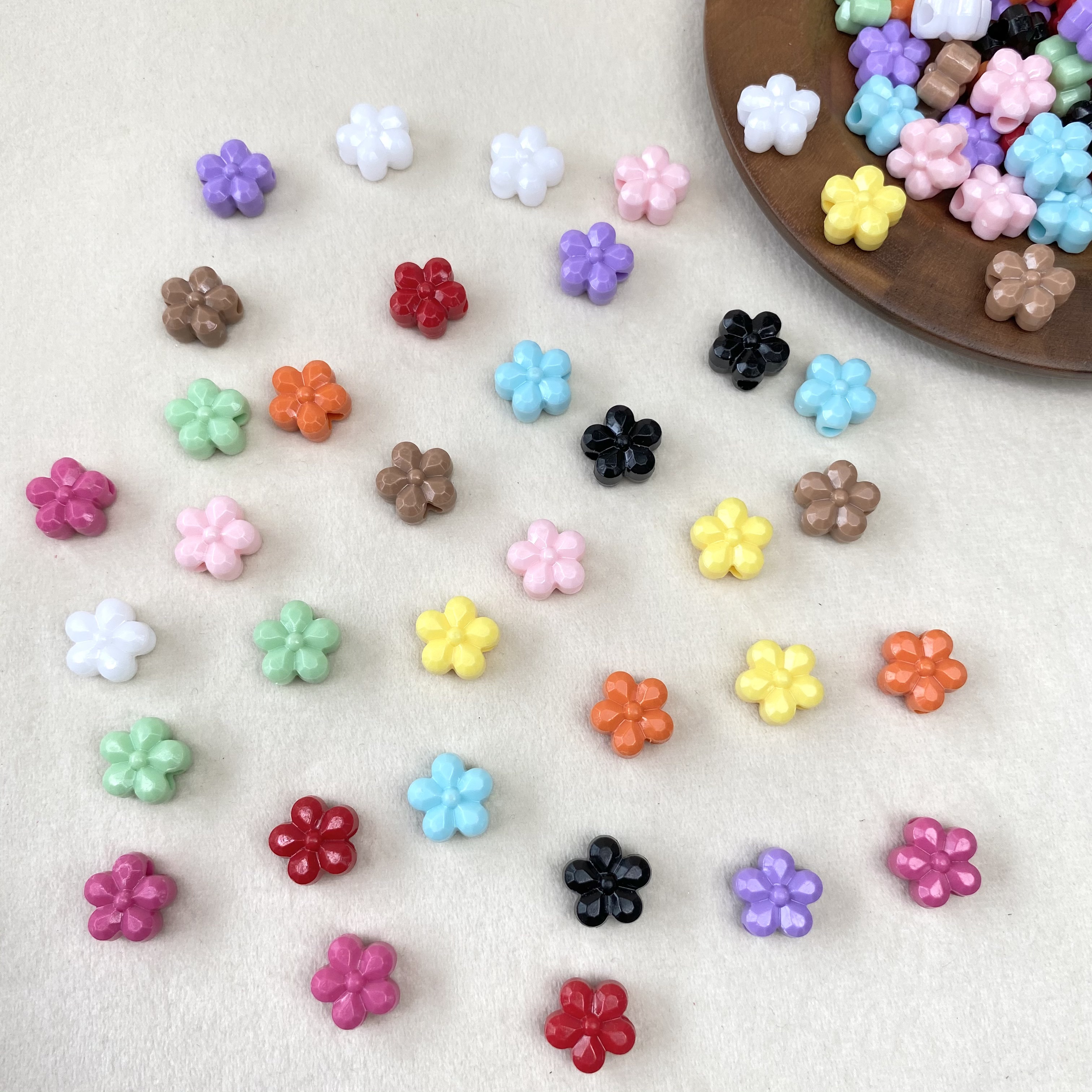 Acrylic solid color large-hole five-petal flower diy/ beaded mobile phone chain keychain accessory material bulk beads wholesale Application Scenario